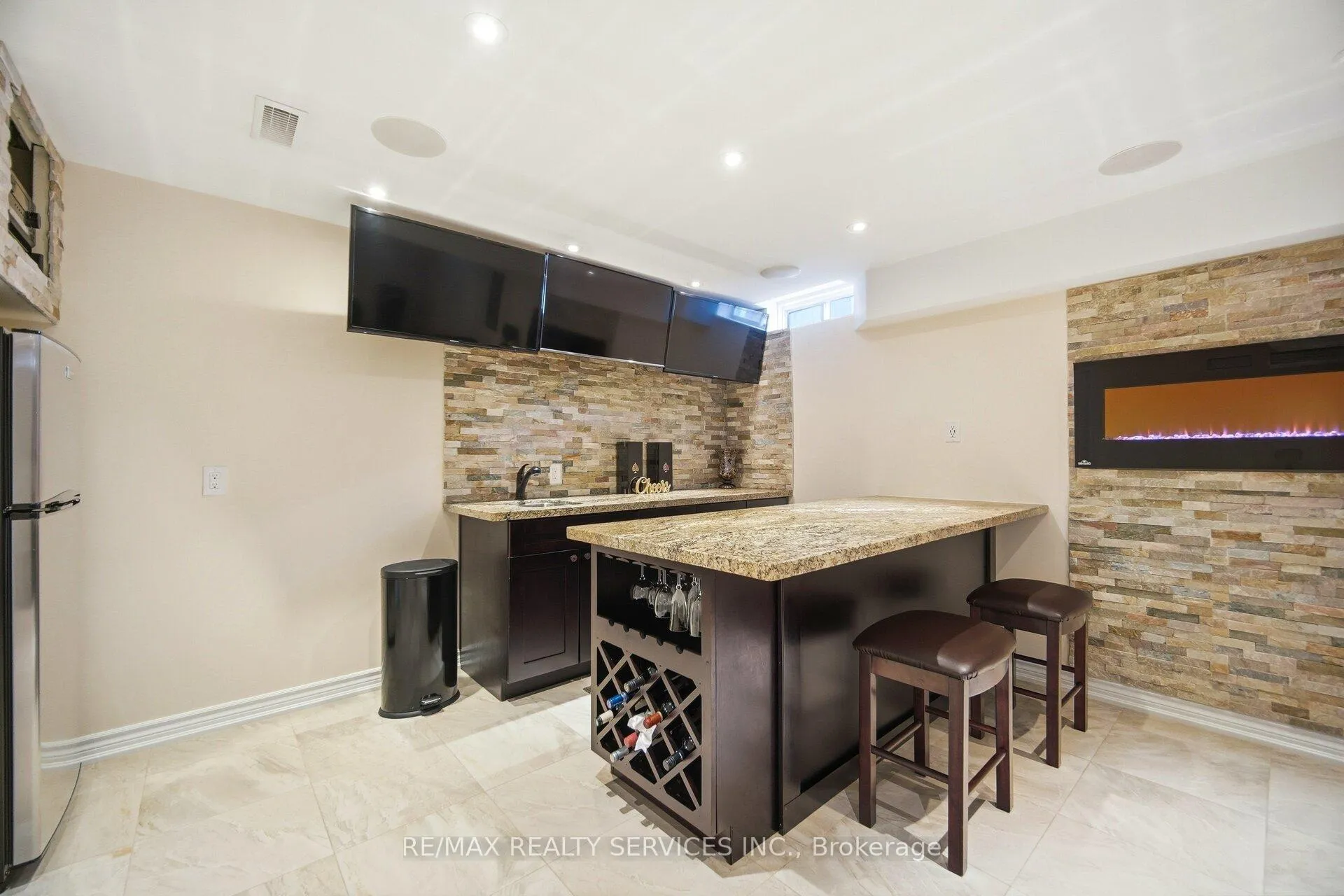 Photo 44 of 10 Goldnugget Road, Brampton, Bram West — HOMEH
