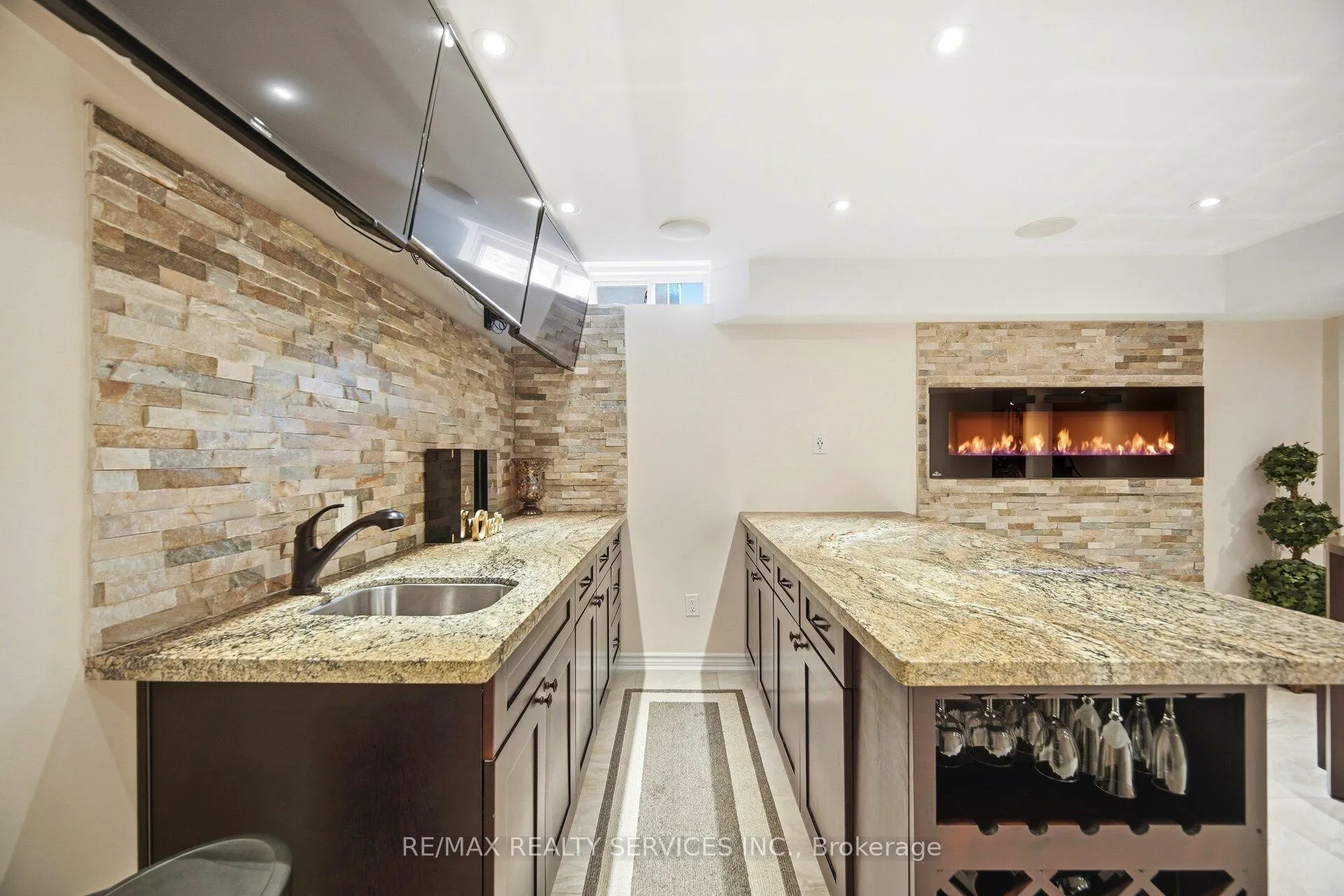 Photo 45 of 10 Goldnugget Road, Brampton, Bram West — HOMEH