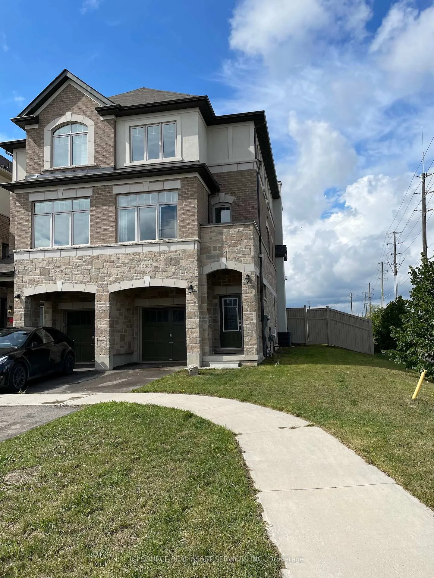 Photo 2 of 3836 Tufgar Crescent, Burlington, Alton — HOMEH