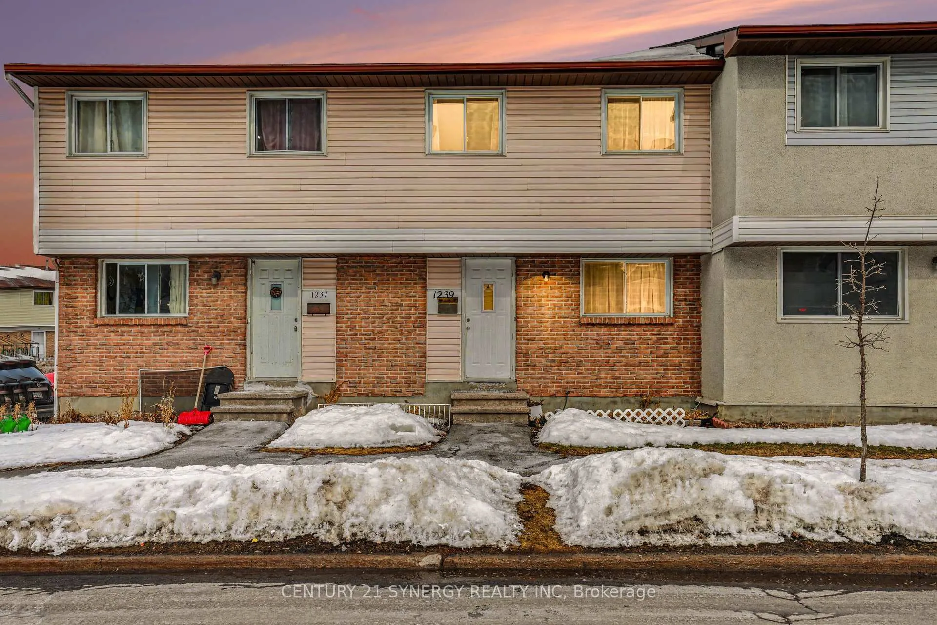 Front of Unit 73, 1239 Bowmount Street