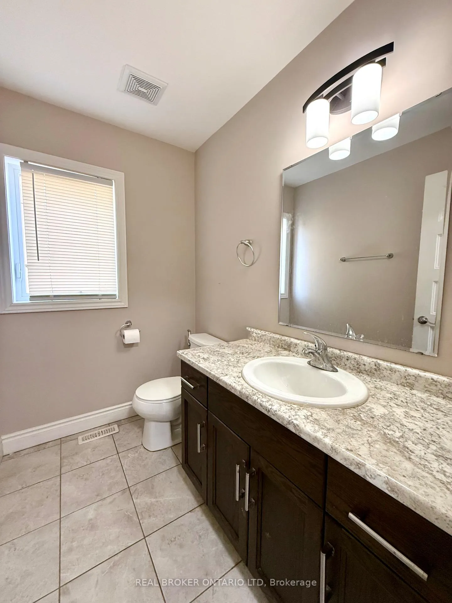 Photo 7 of 8 Alexander Circle, Strathroy-Caradoc, SE — HOMEH