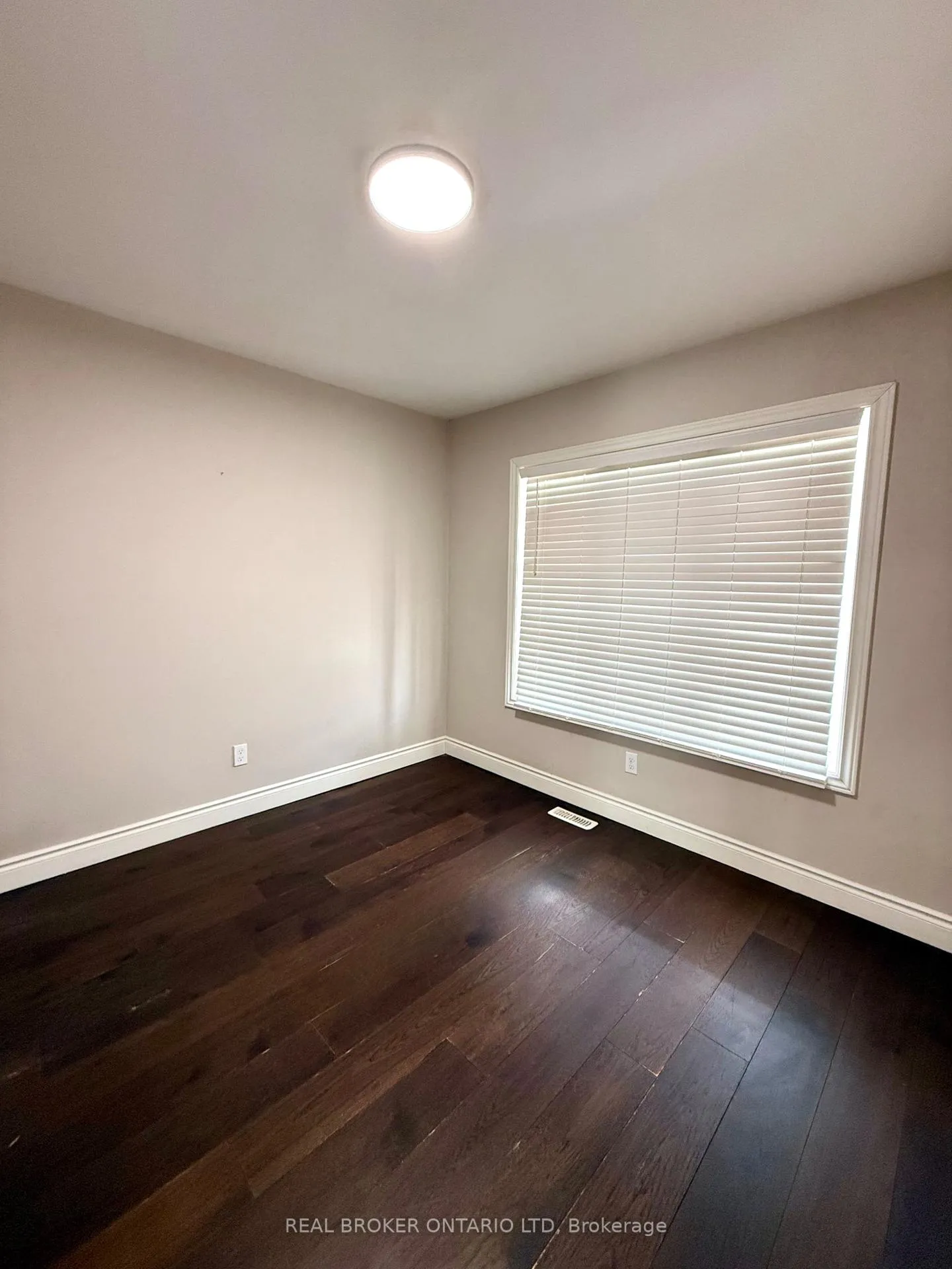 Photo 8 of 8 Alexander Circle, Strathroy-Caradoc, SE — HOMEH