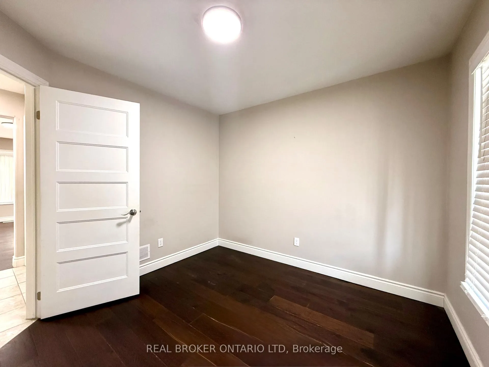 Photo 9 of 8 Alexander Circle, Strathroy-Caradoc, SE — HOMEH