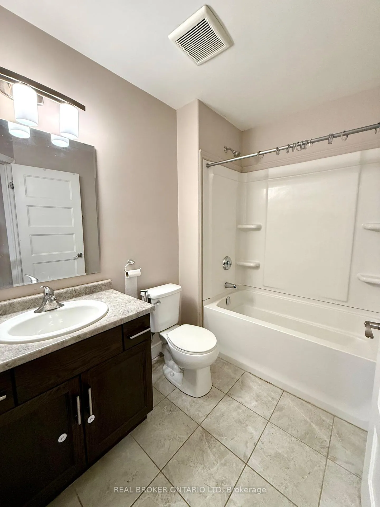Photo 10 of 8 Alexander Circle, Strathroy-Caradoc, SE — HOMEH