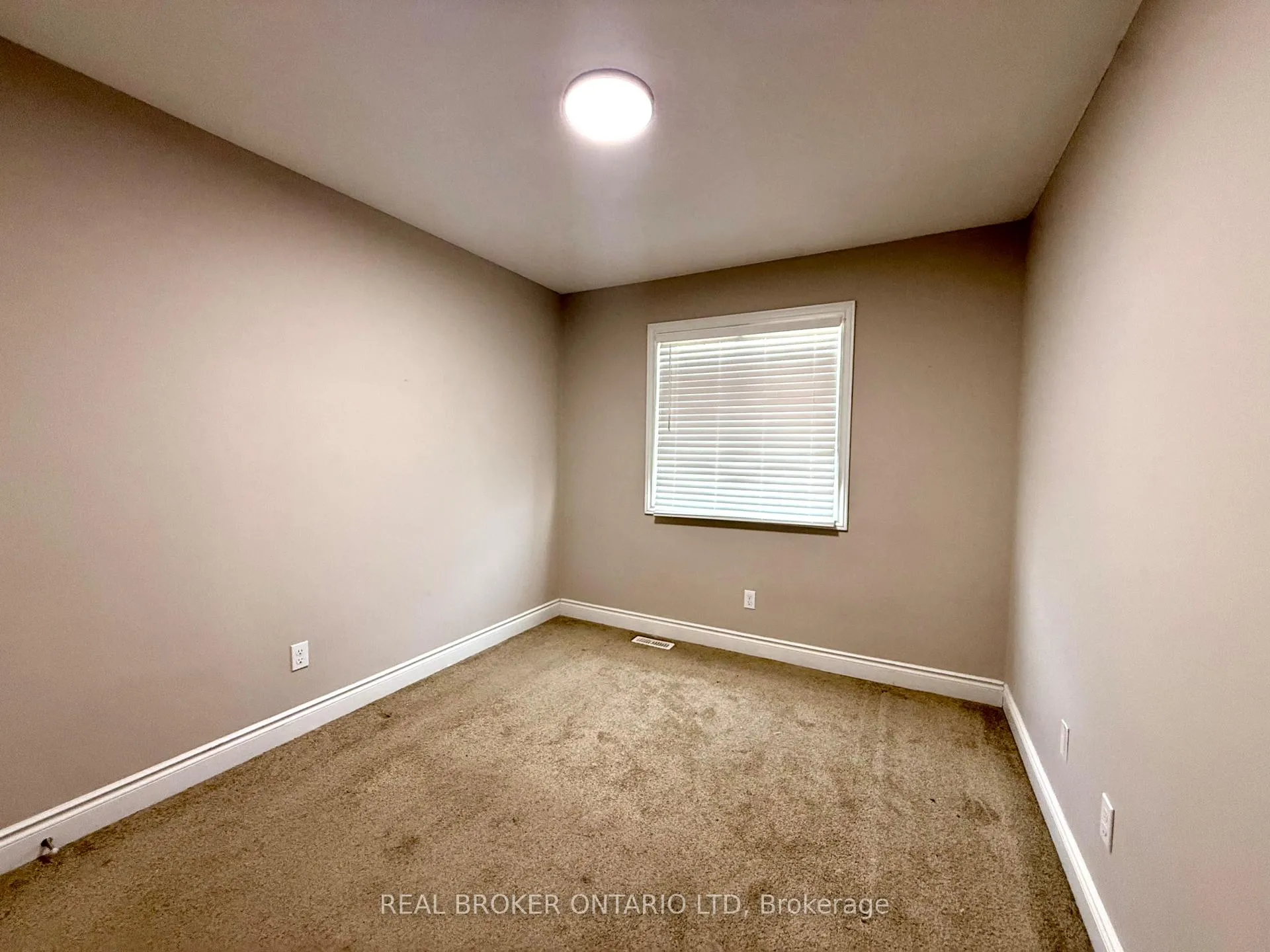 Photo 11 of 8 Alexander Circle, Strathroy-Caradoc, SE — HOMEH