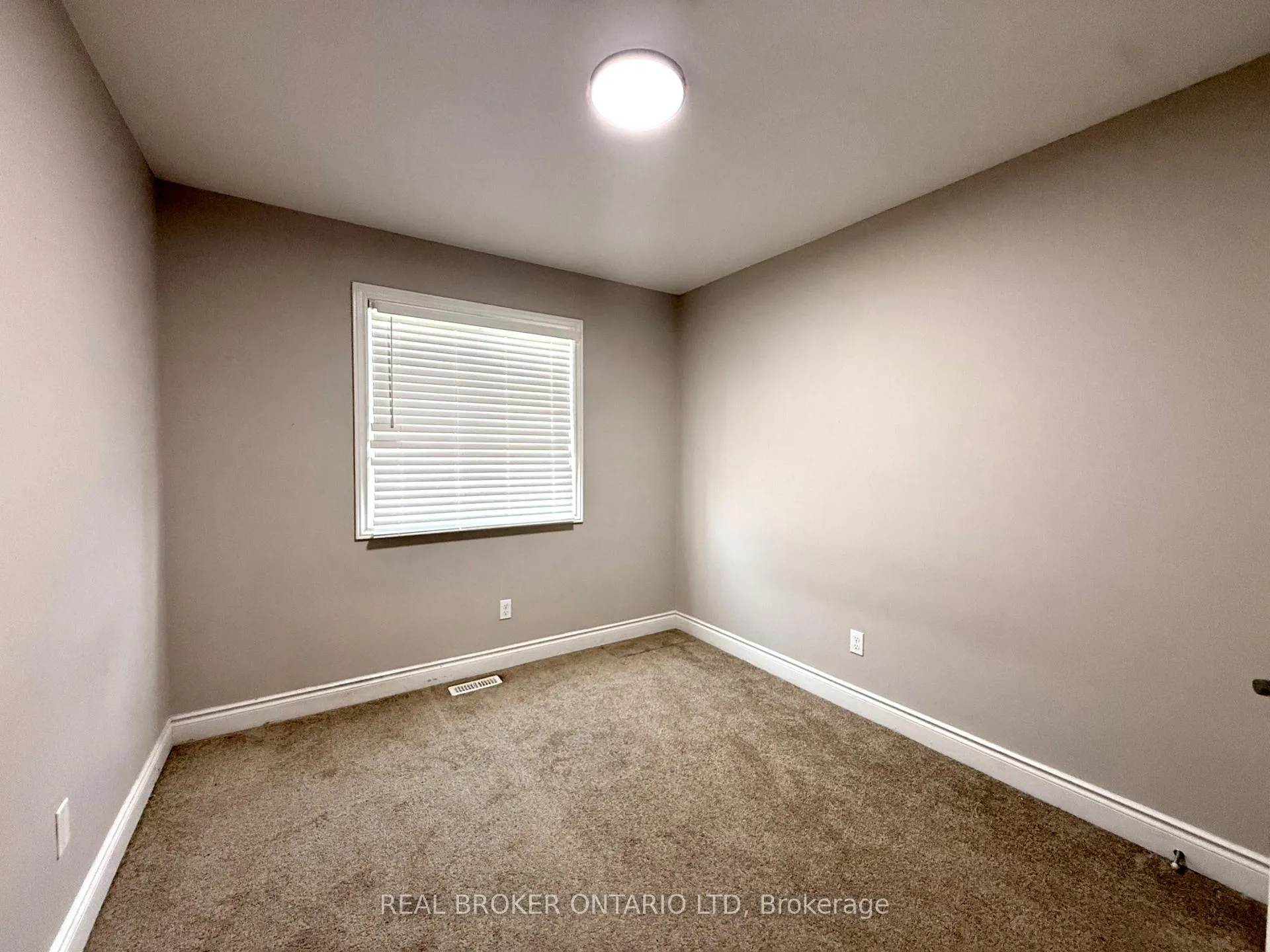 Photo 13 of 8 Alexander Circle, Strathroy-Caradoc, SE — HOMEH