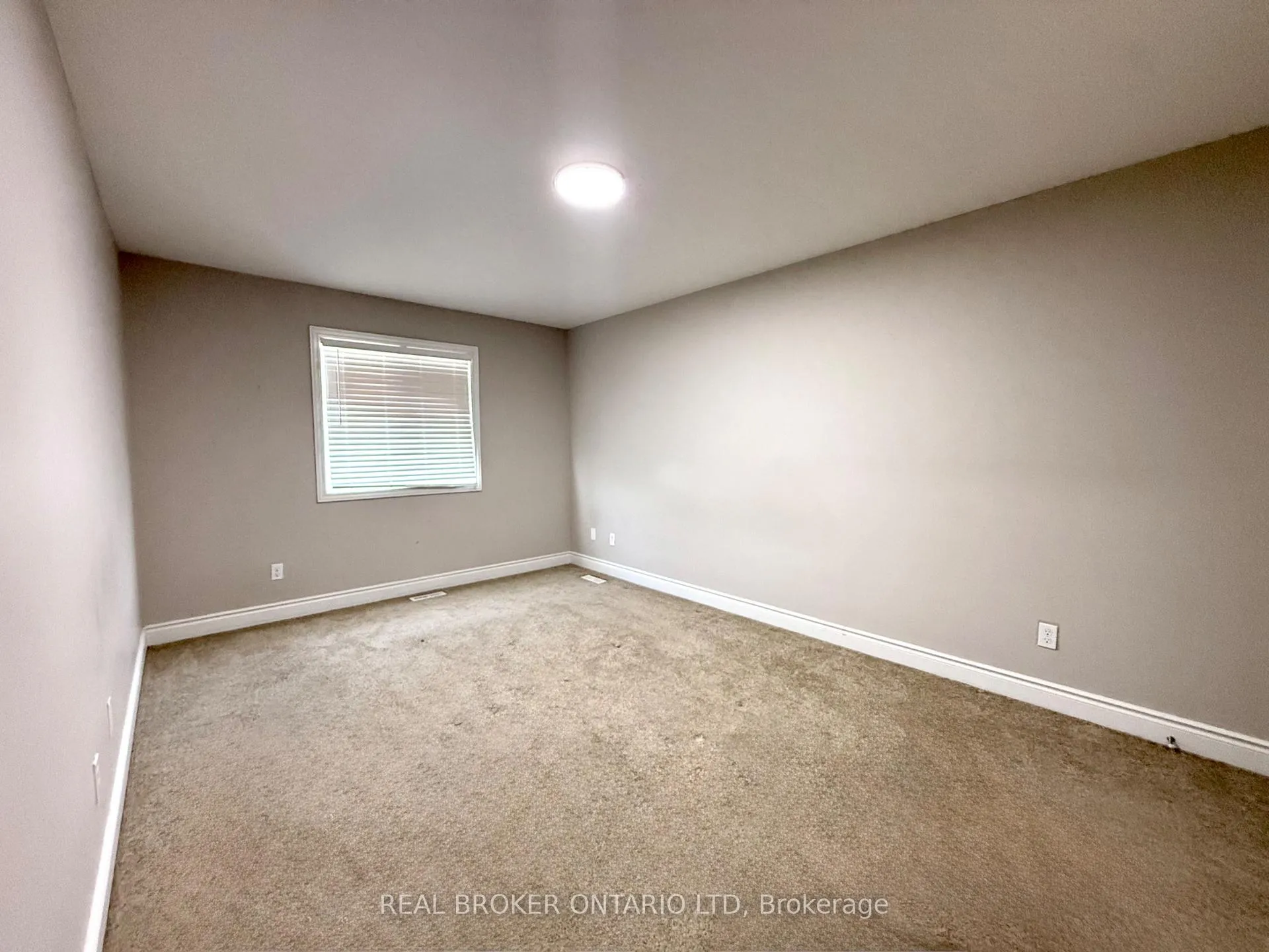 Photo 15 of 8 Alexander Circle, Strathroy-Caradoc, SE — HOMEH