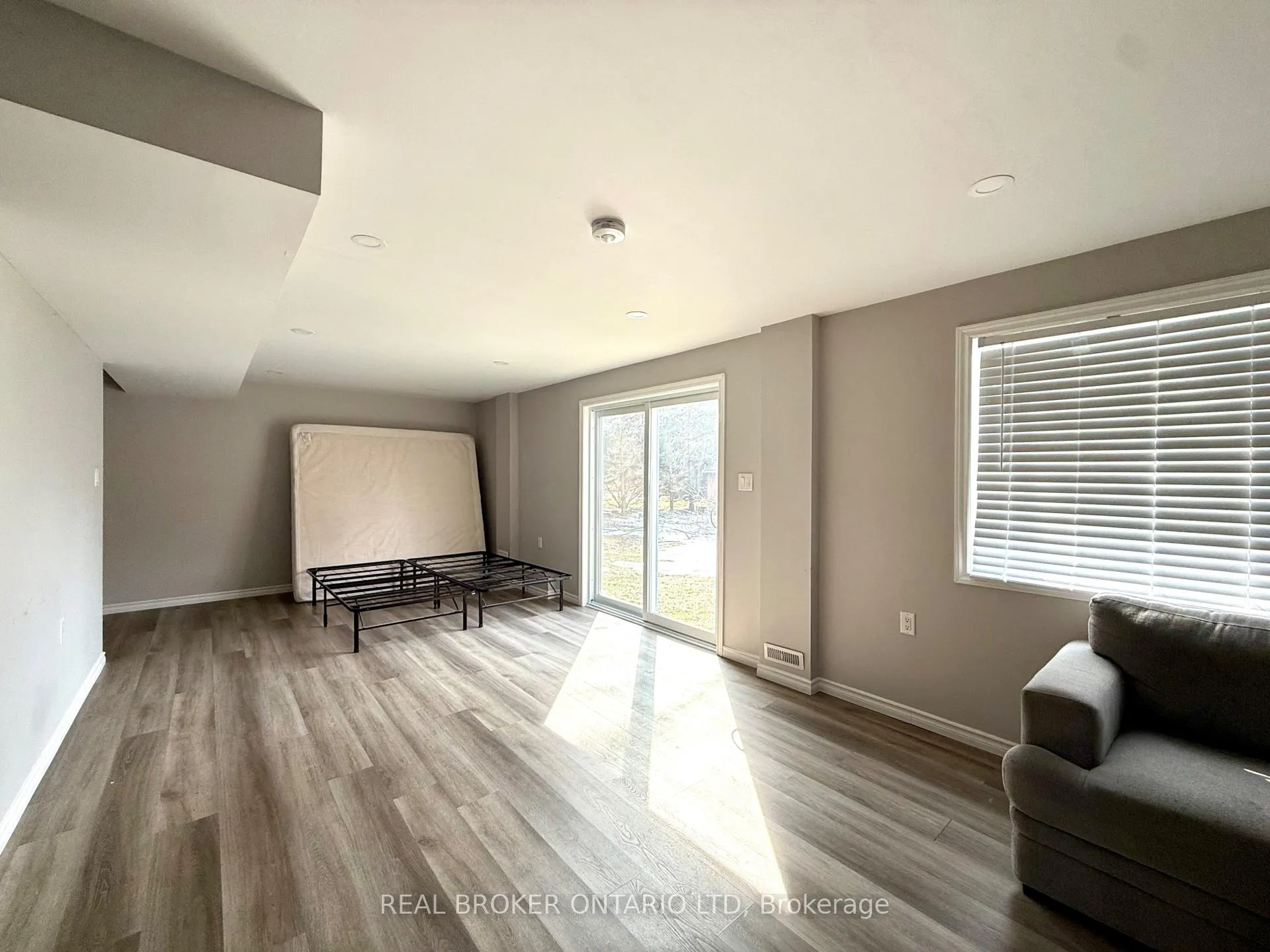 Photo 18 of 8 Alexander Circle, Strathroy-Caradoc, SE — HOMEH