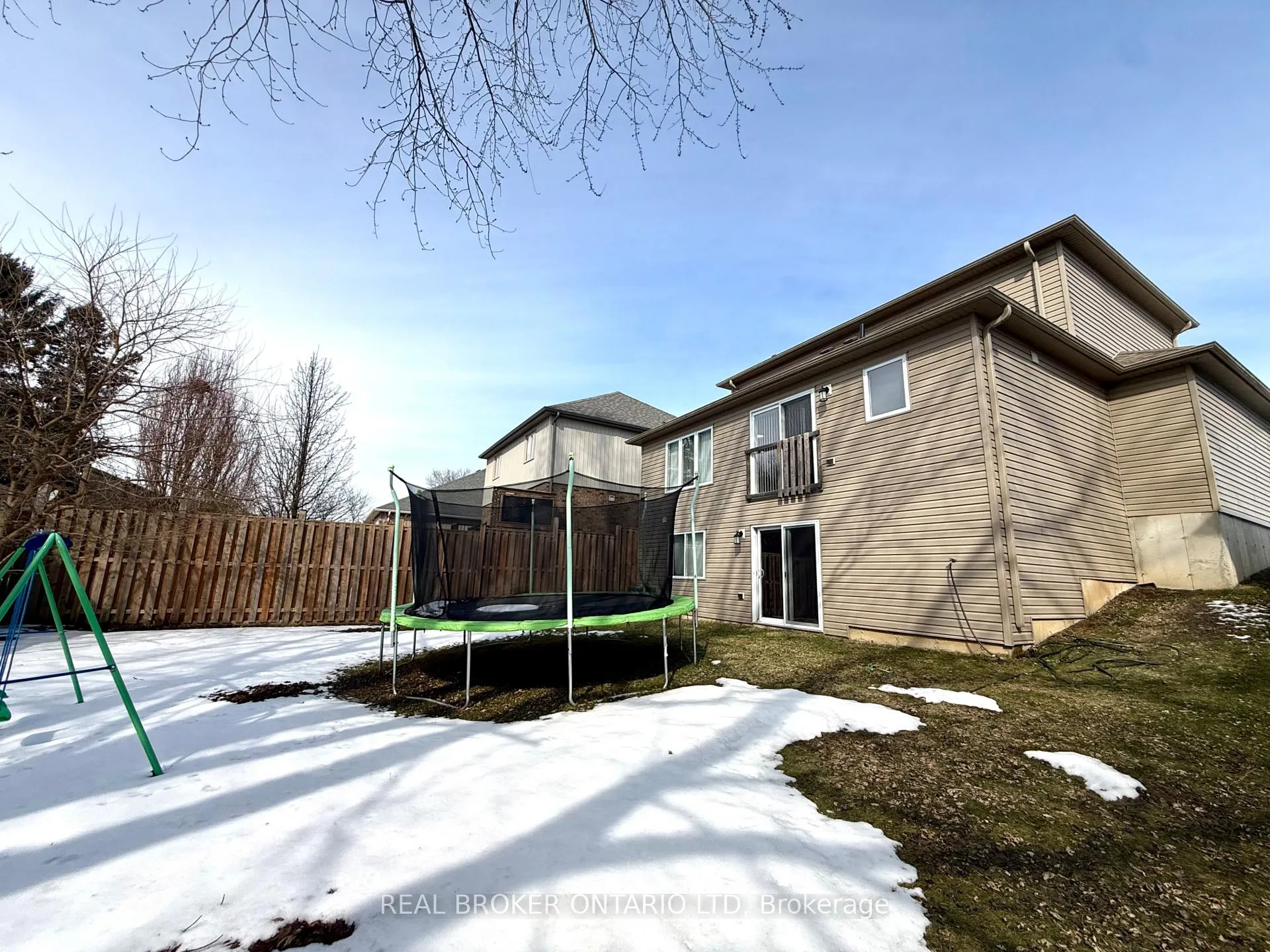 Photo 22 of 8 Alexander Circle, Strathroy-Caradoc, SE — HOMEH