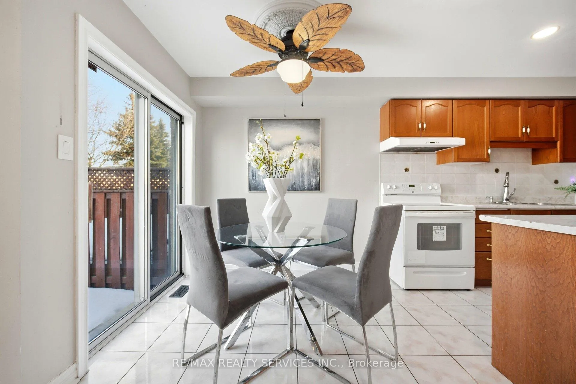 Photo 13 of 122 Twin Pines Crescent, Brampton, Northwest Sandalwood Parkway — HOMEH