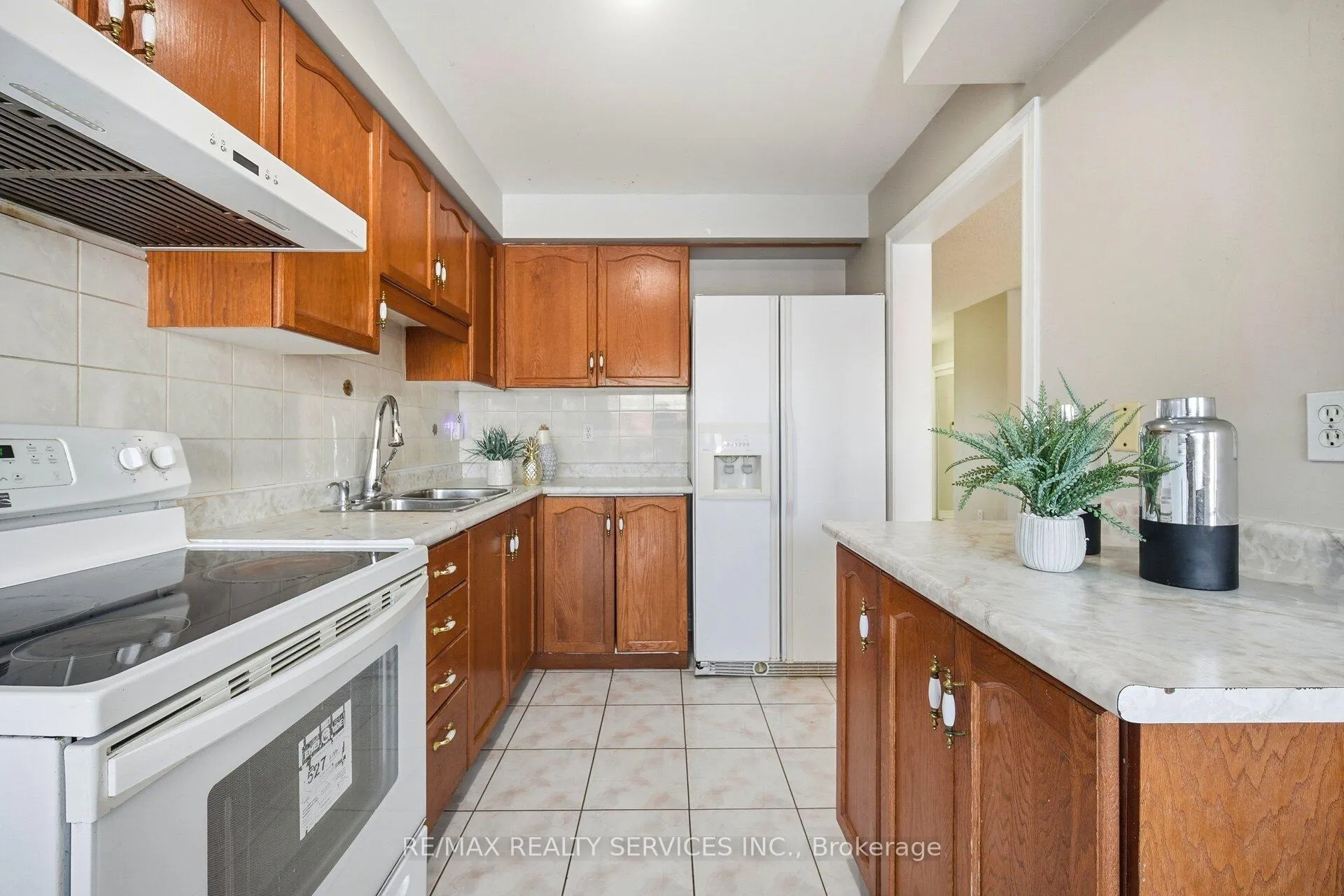 Photo 16 of 122 Twin Pines Crescent, Brampton, Northwest Sandalwood Parkway — HOMEH