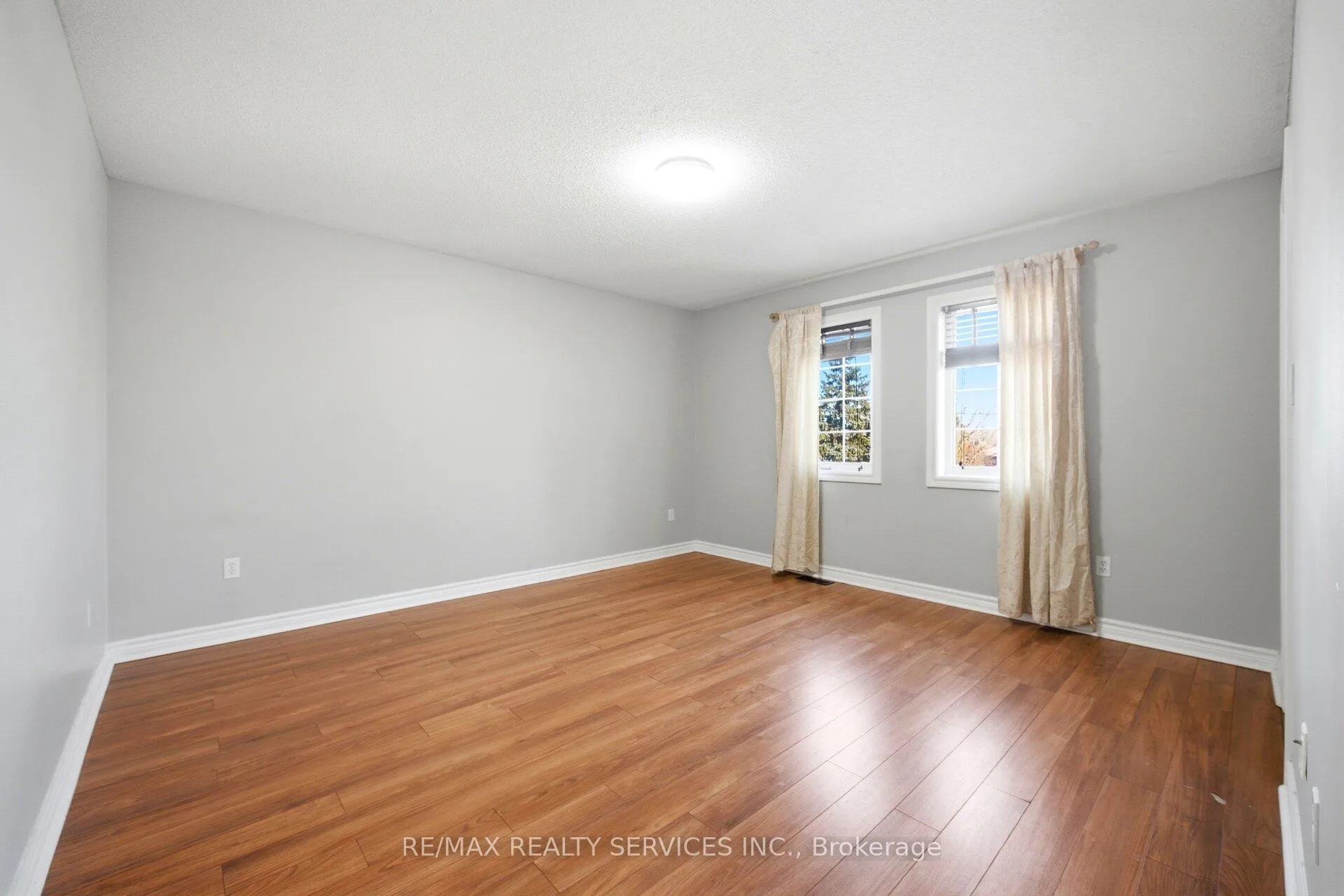 Photo 24 of 122 Twin Pines Crescent, Brampton, Northwest Sandalwood Parkway — HOMEH