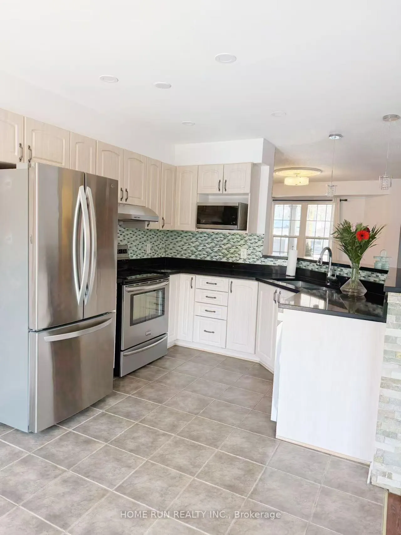 Photo 9 of 330 Applecross Crescent, Ottawa, Kanata - Morgan's Grant/South March — HOMEH