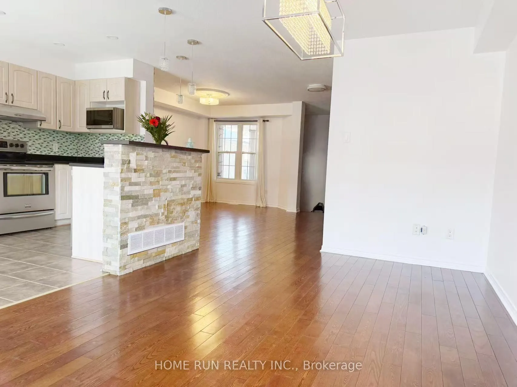 Photo 10 of 330 Applecross Crescent, Ottawa, Kanata - Morgan's Grant/South March — HOMEH
