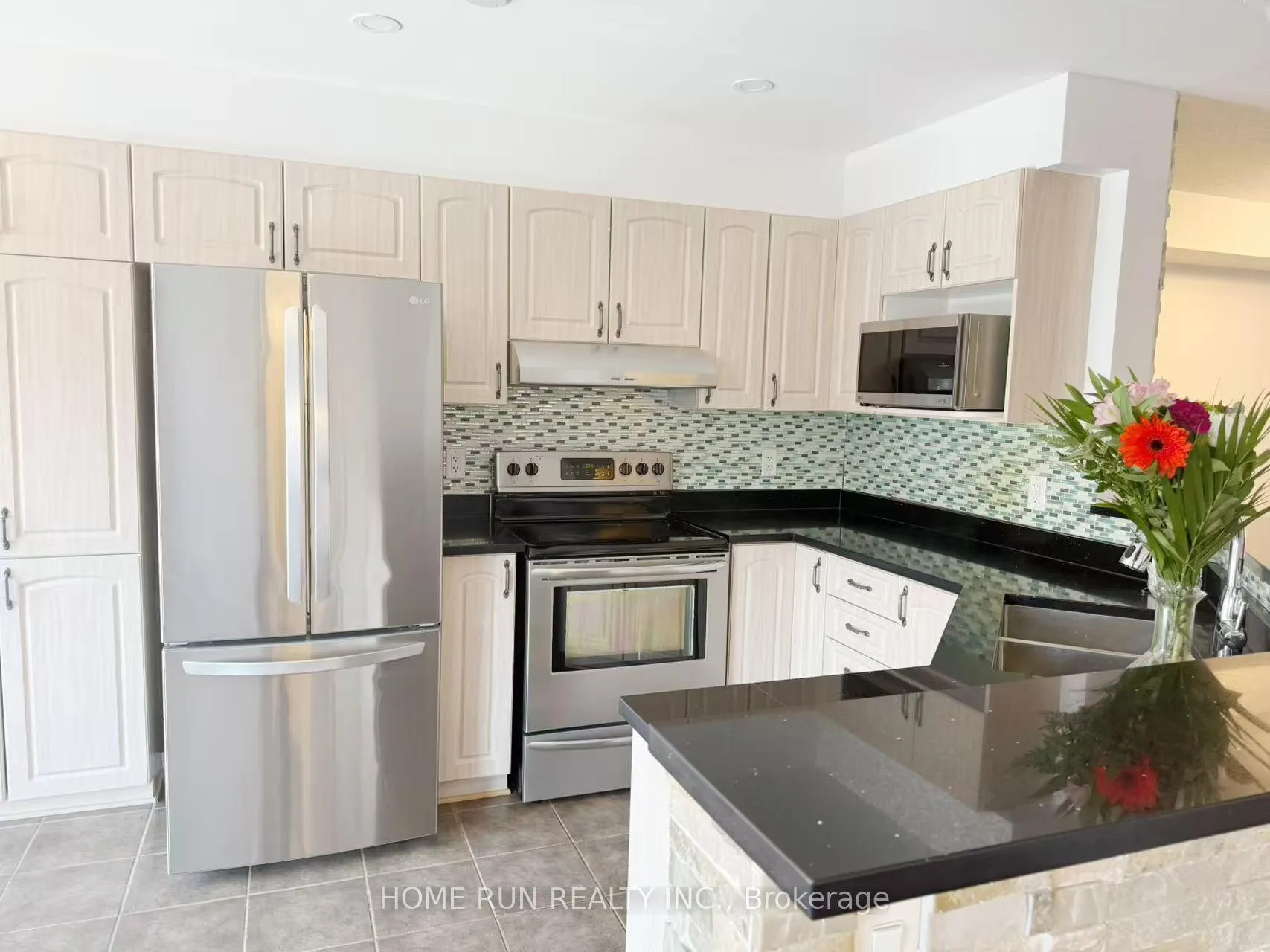 Photo 11 of 330 Applecross Crescent, Ottawa, Kanata - Morgan's Grant/South March — HOMEH