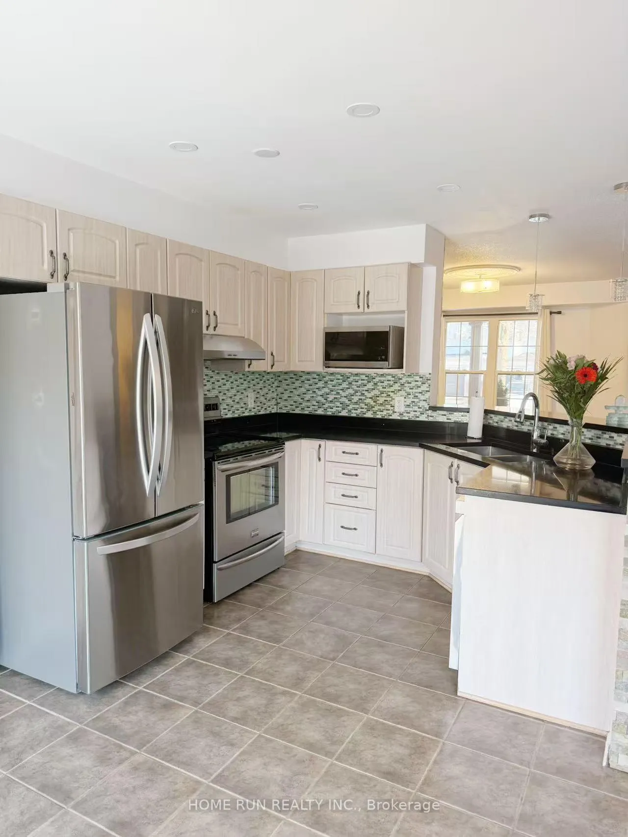 Photo 13 of 330 Applecross Crescent, Ottawa, Kanata - Morgan's Grant/South March — HOMEH