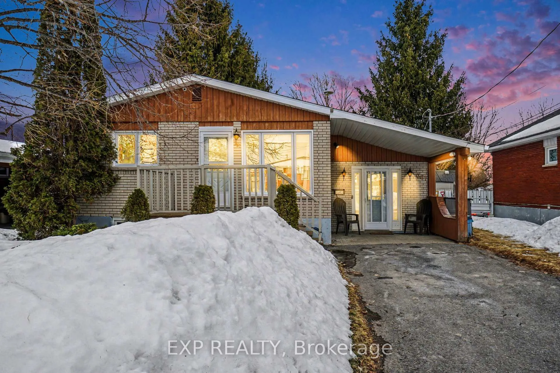 Photo 1 of 381 Dominion Street S, North Glengarry, Alexandria — HOMEH