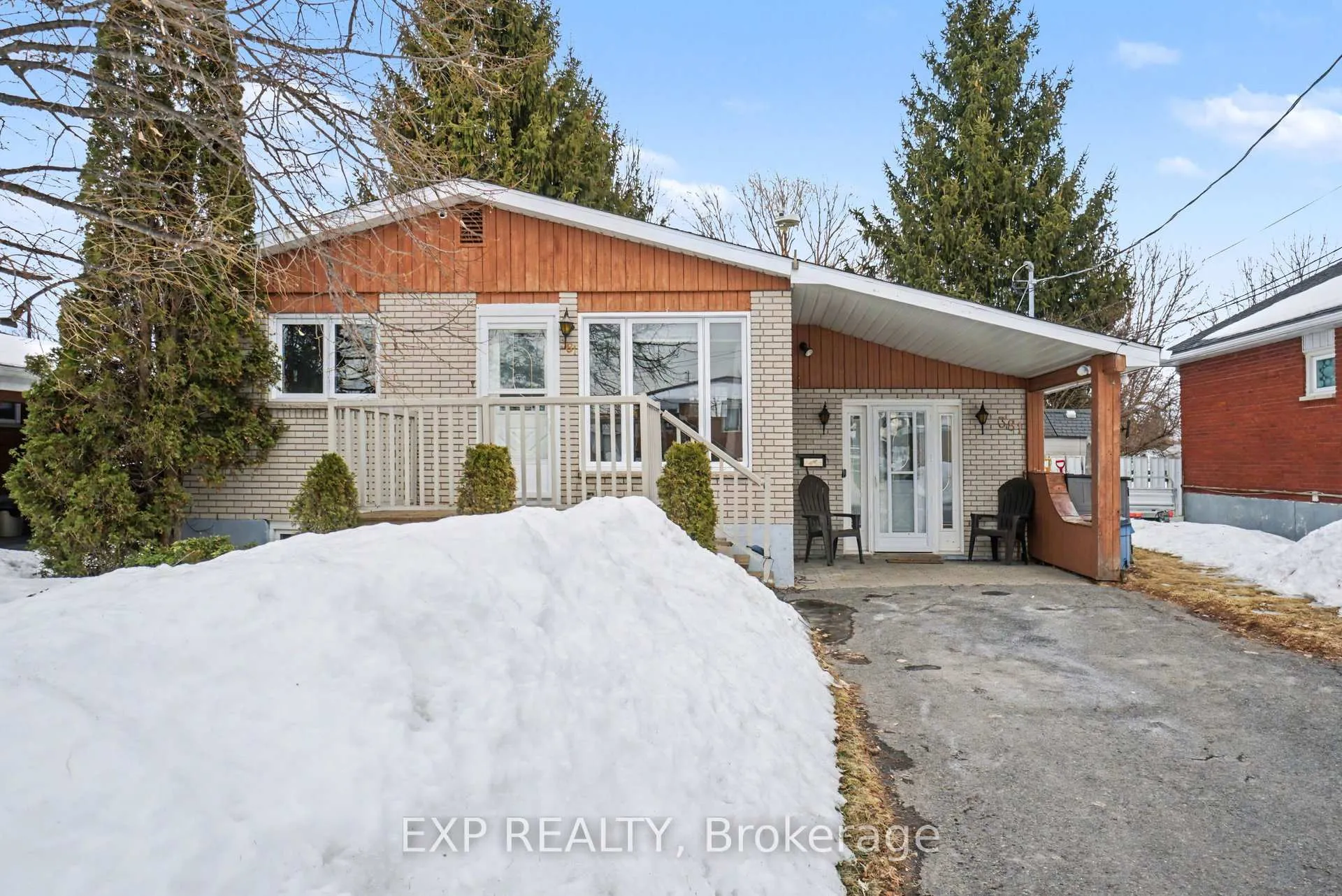 Photo 2 of 381 Dominion Street S, North Glengarry, Alexandria — HOMEH