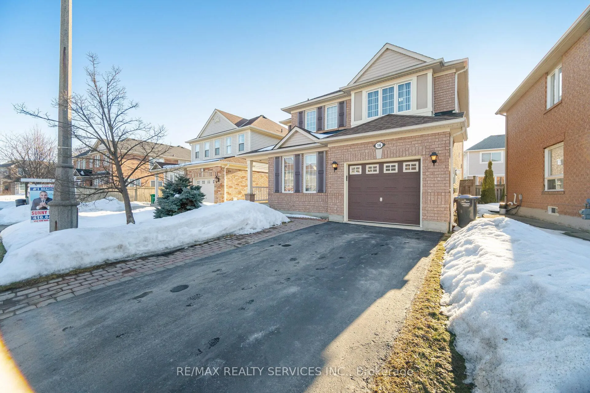 Photo 3 of 16 Mortimer Drive, Brampton, Fletcher's Meadow — HOMEH