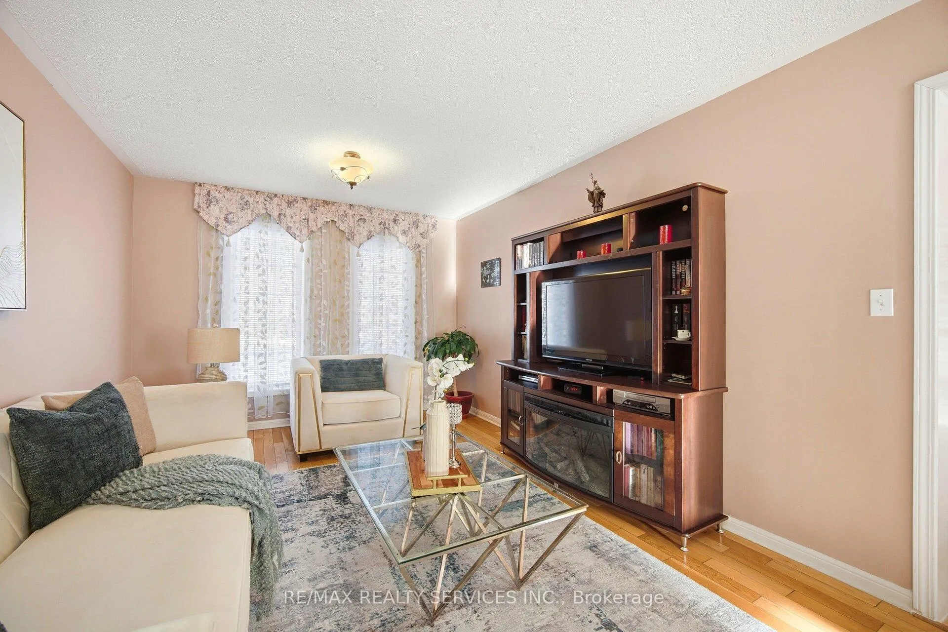 Photo 8 of 16 Mortimer Drive, Brampton, Fletcher's Meadow — HOMEH
