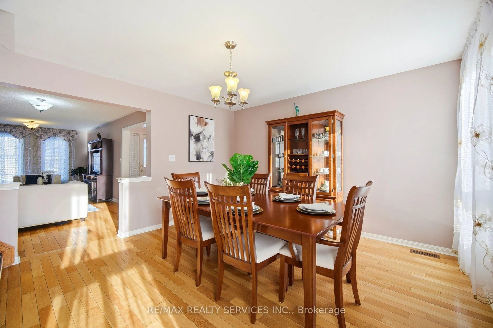 Photo 13 of 16 Mortimer Drive, Brampton, Fletcher's Meadow — HOMEH
