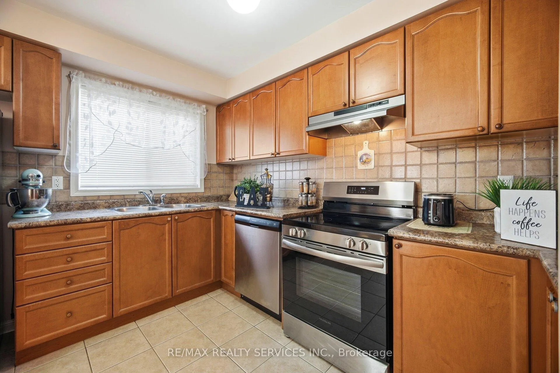 Photo 18 of 16 Mortimer Drive, Brampton, Fletcher's Meadow — HOMEH