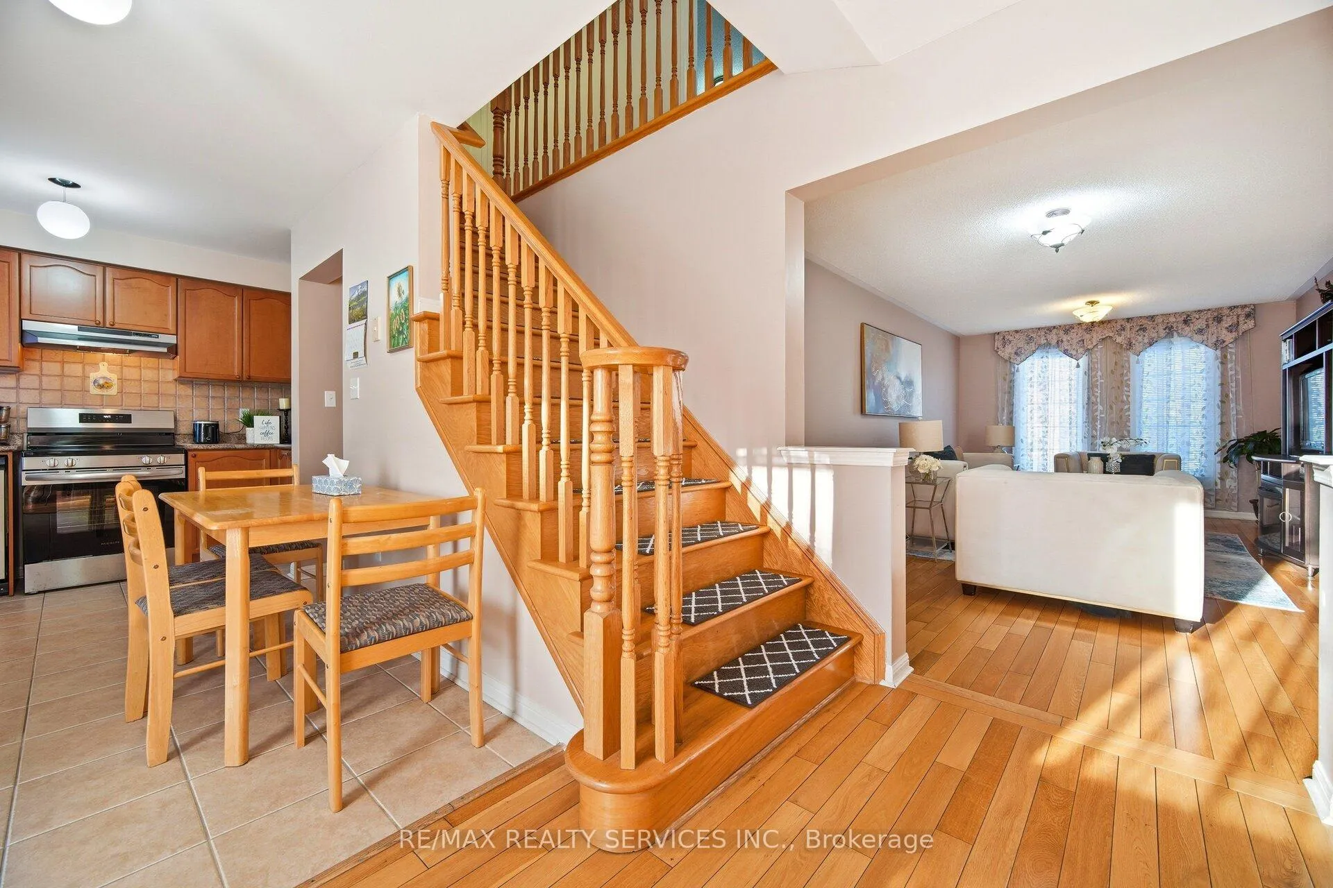 Photo 23 of 16 Mortimer Drive, Brampton, Fletcher's Meadow — HOMEH