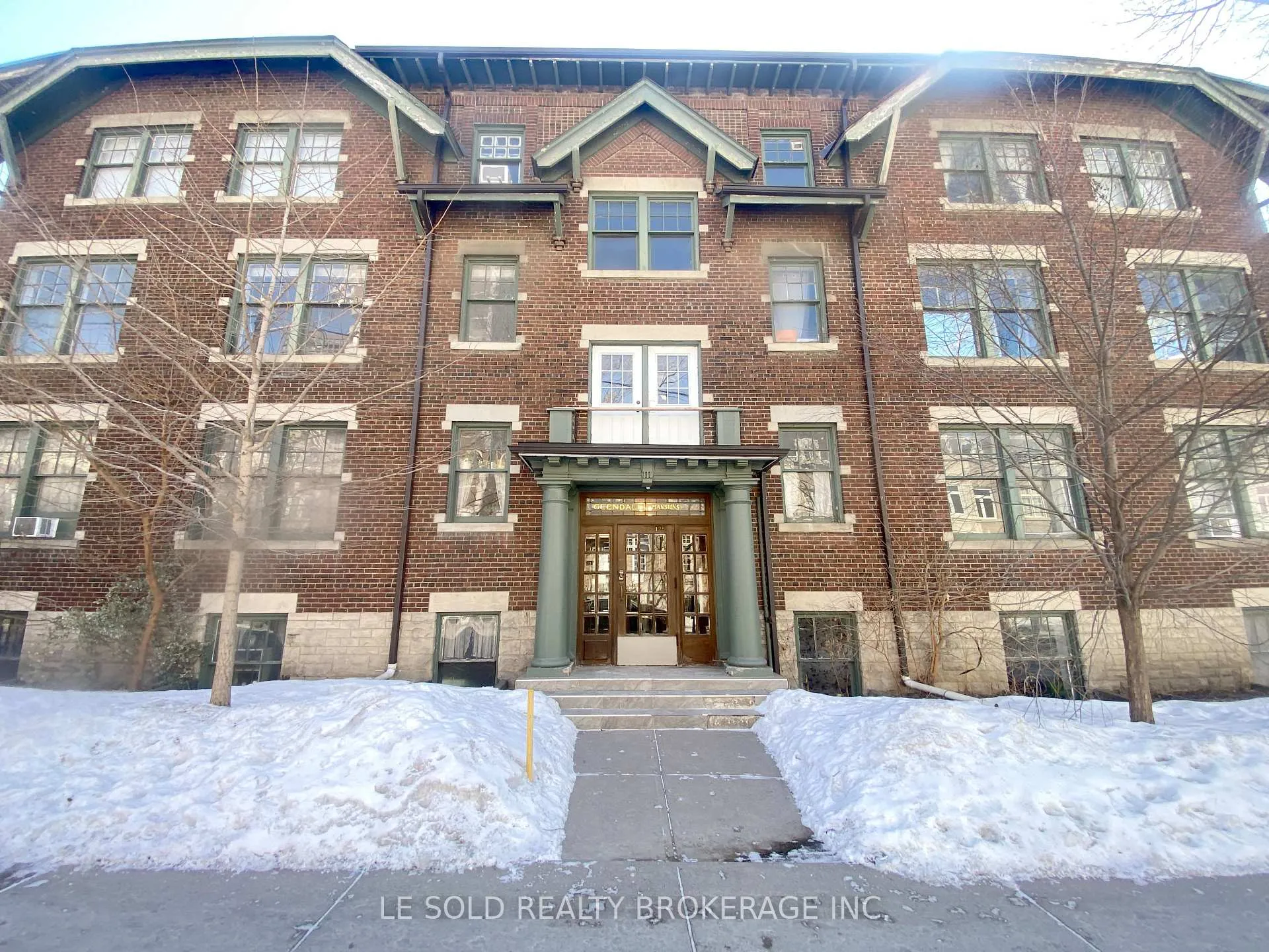 Front of Unit 221, 125 Earl Place