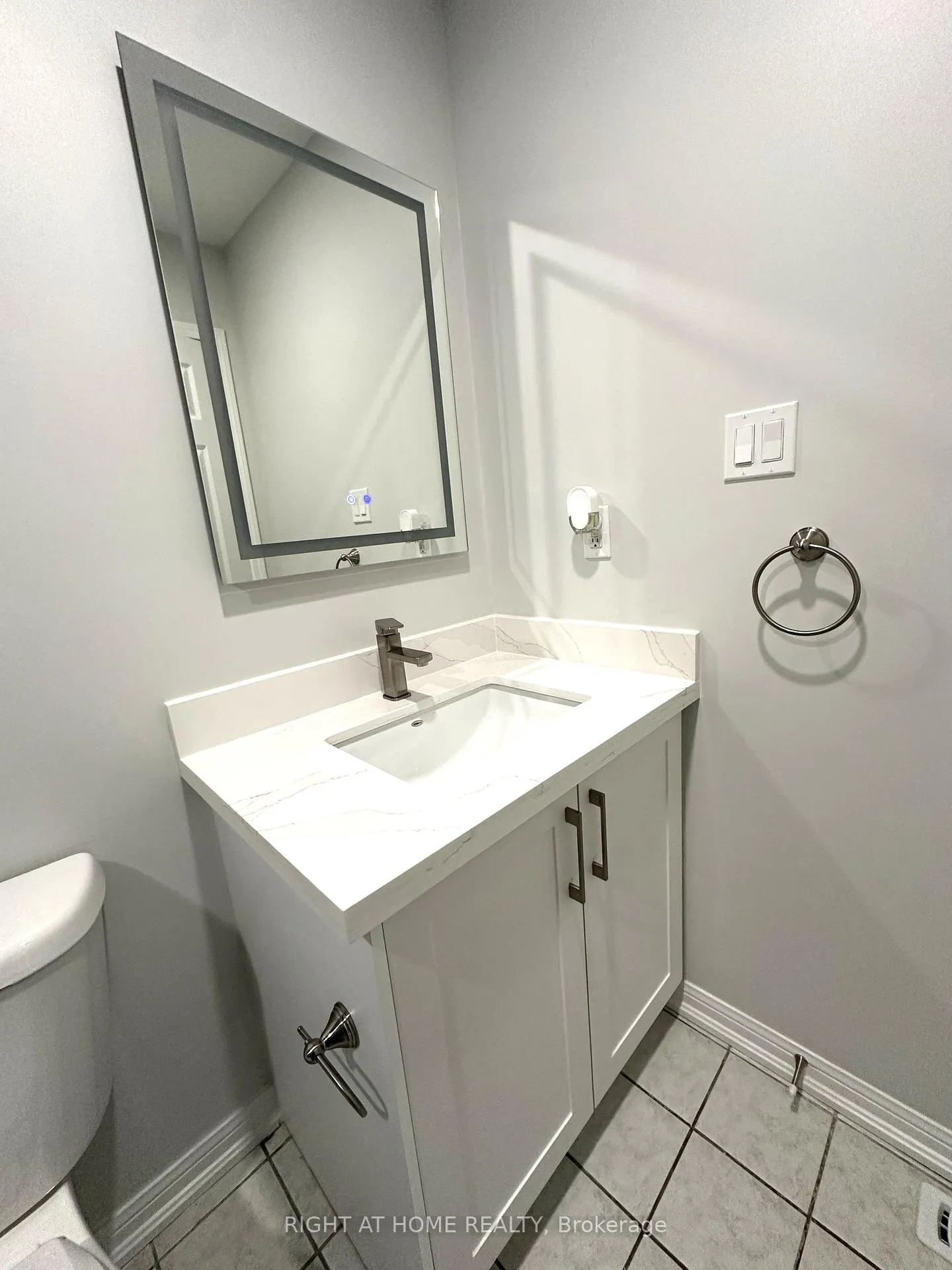 Photo 8 of 56 Longueuil Place, Whitby, Pringle Creek — HOMEH