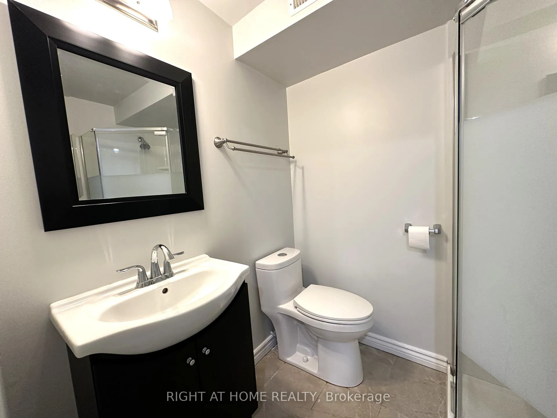 Photo 10 of 56 Longueuil Place, Whitby, Pringle Creek — HOMEH