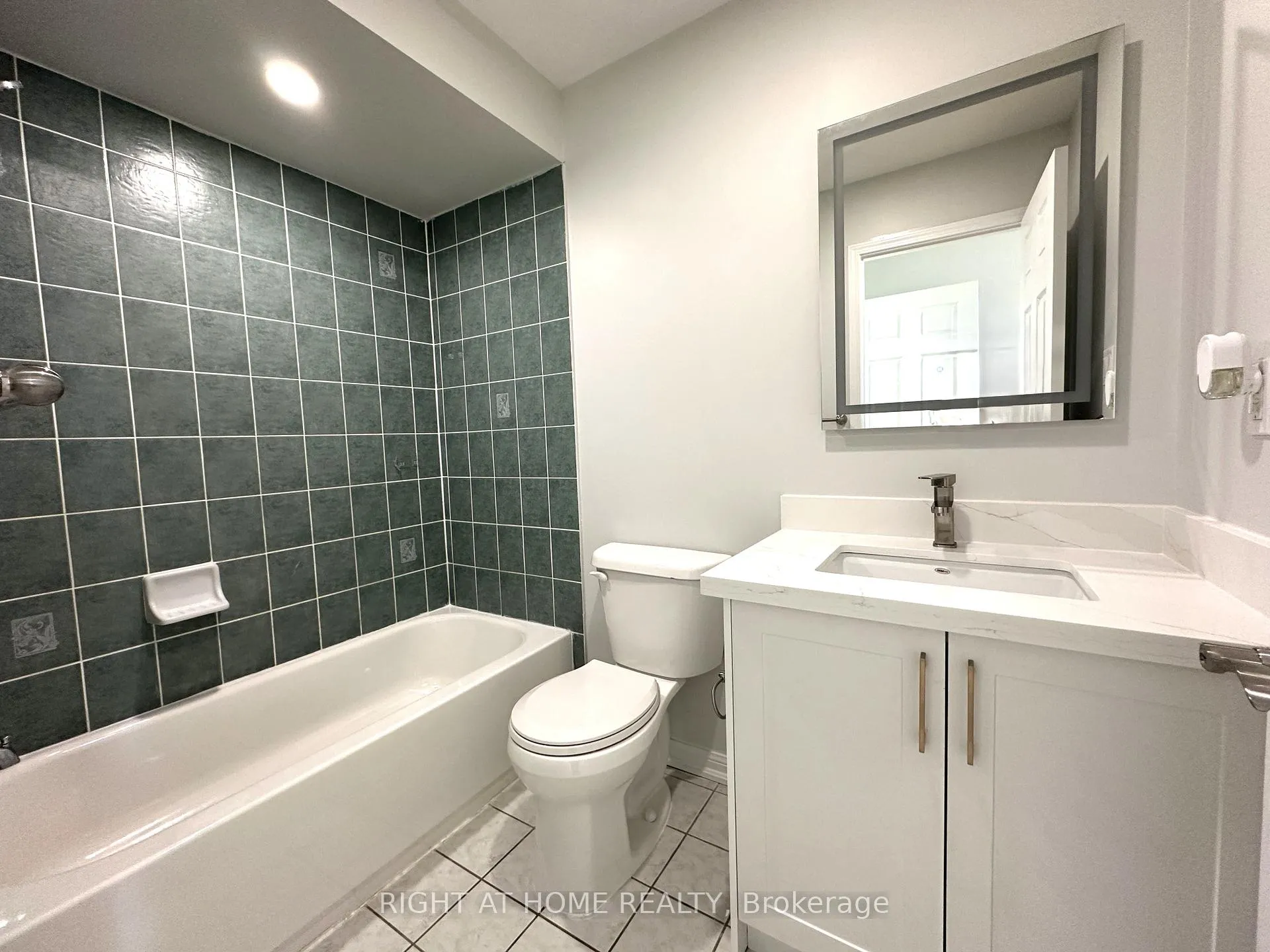 Photo 12 of 56 Longueuil Place, Whitby, Pringle Creek — HOMEH