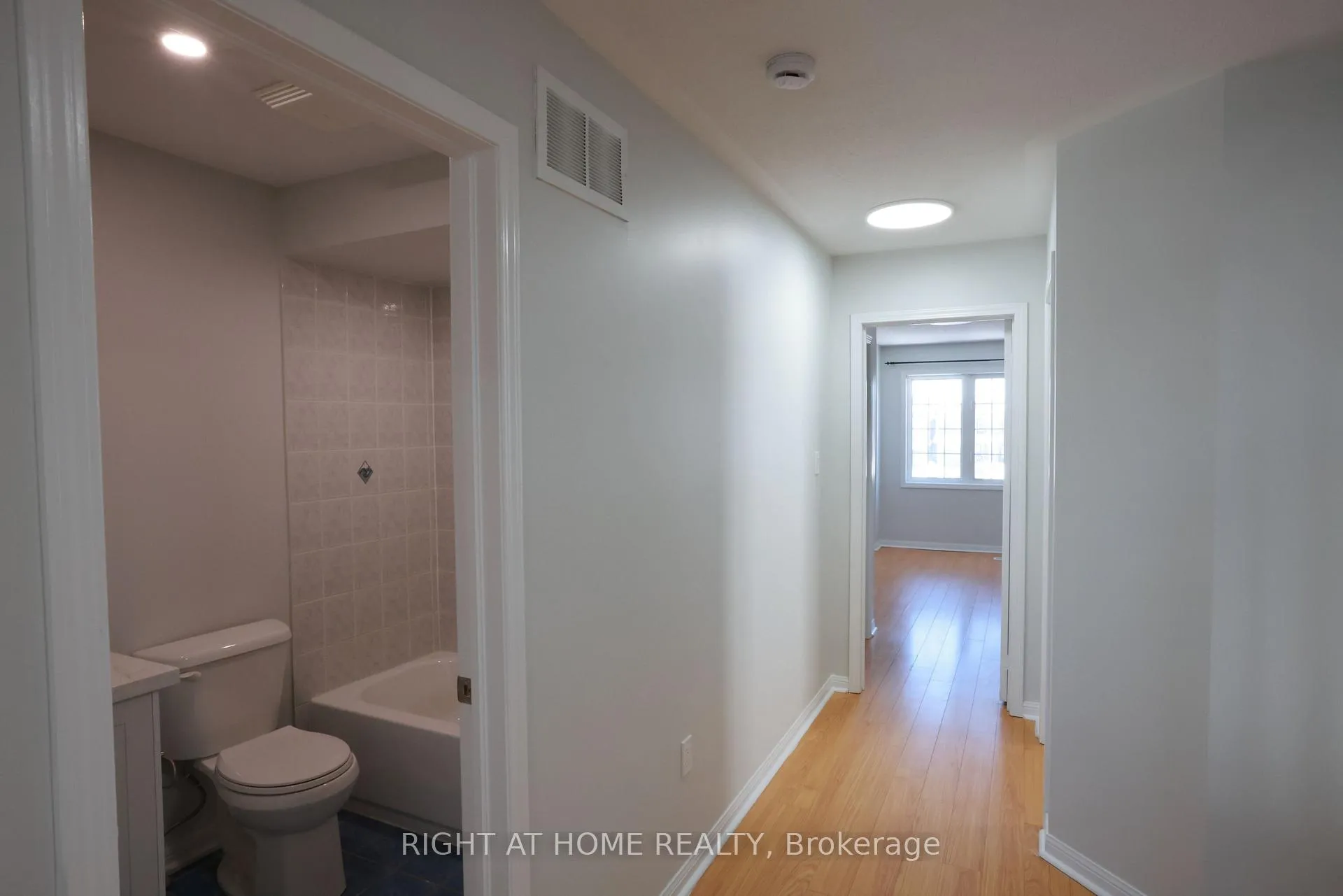 Photo 14 of 56 Longueuil Place, Whitby, Pringle Creek — HOMEH