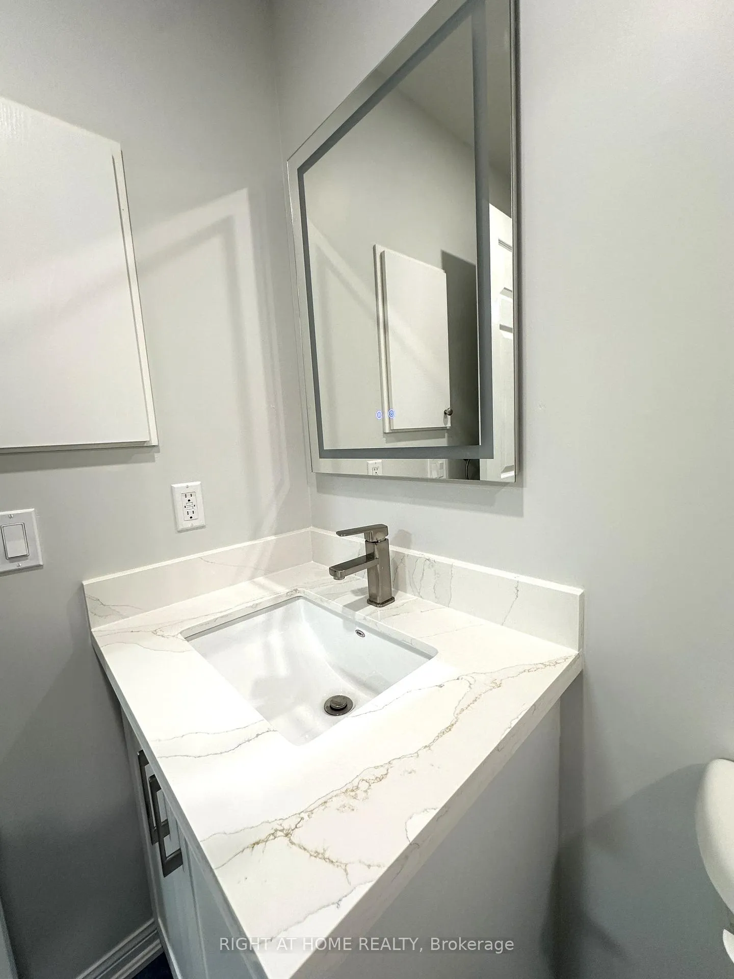 Photo 15 of 56 Longueuil Place, Whitby, Pringle Creek — HOMEH