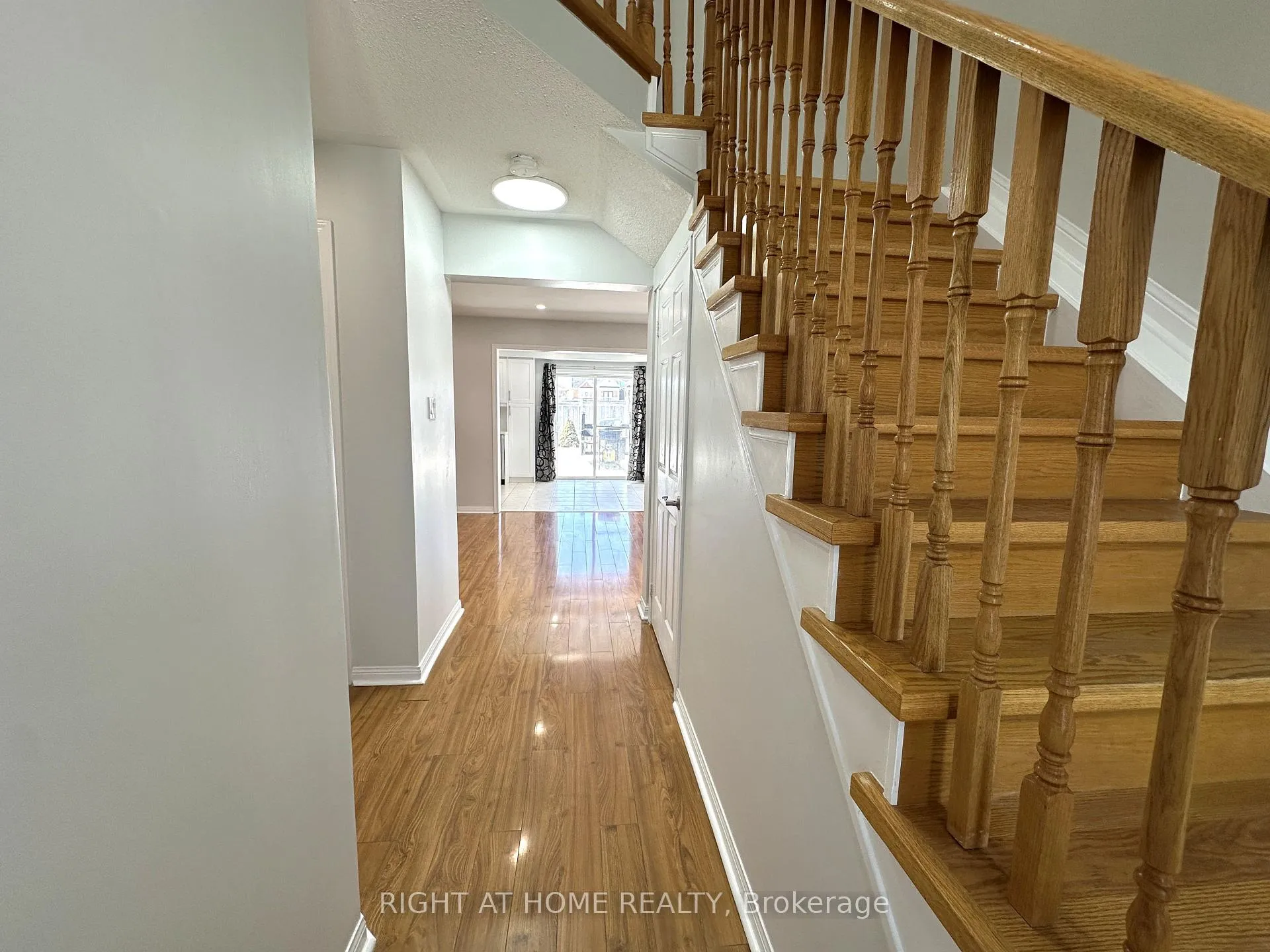 Photo 17 of 56 Longueuil Place, Whitby, Pringle Creek — HOMEH