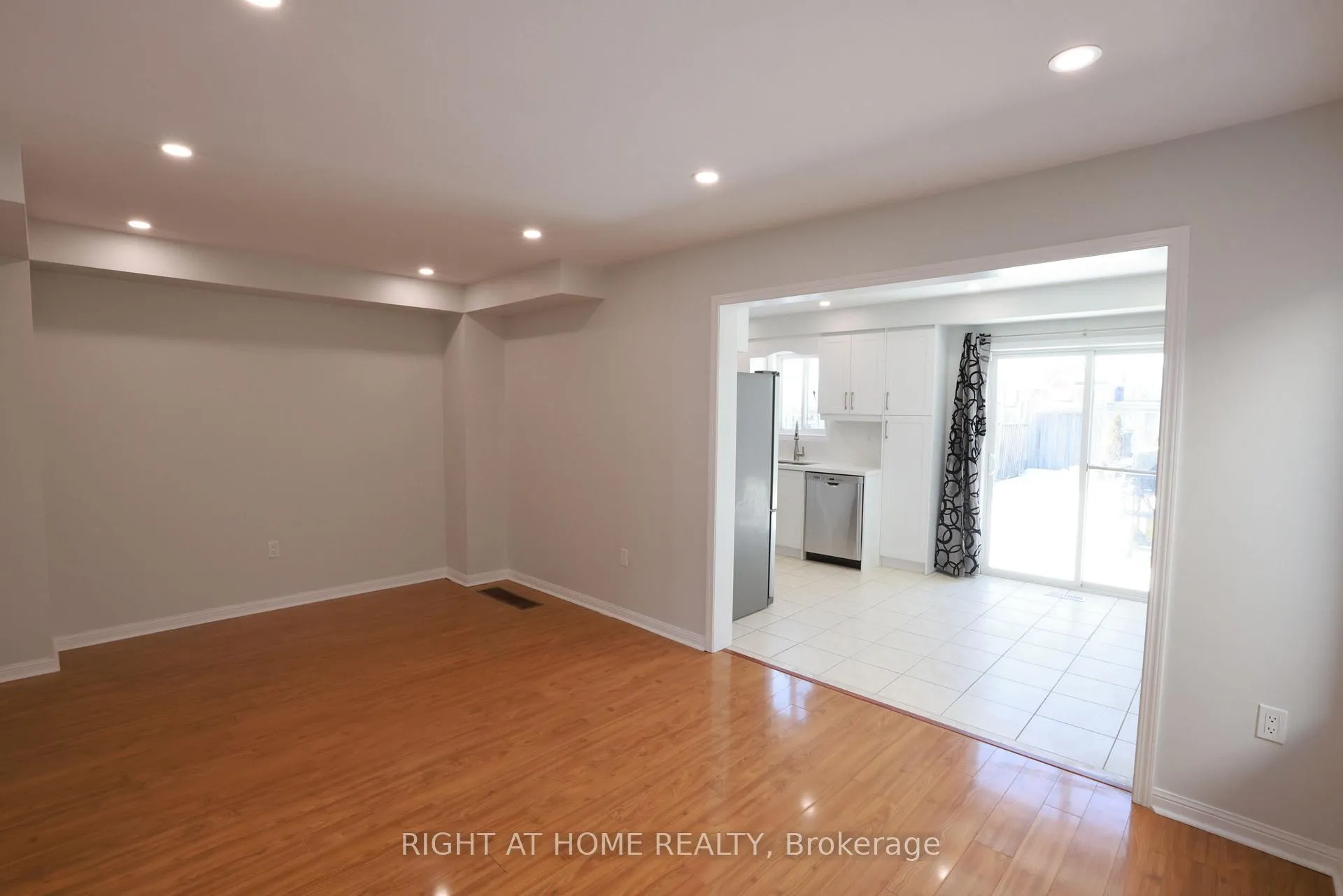 Photo 20 of 56 Longueuil Place, Whitby, Pringle Creek — HOMEH