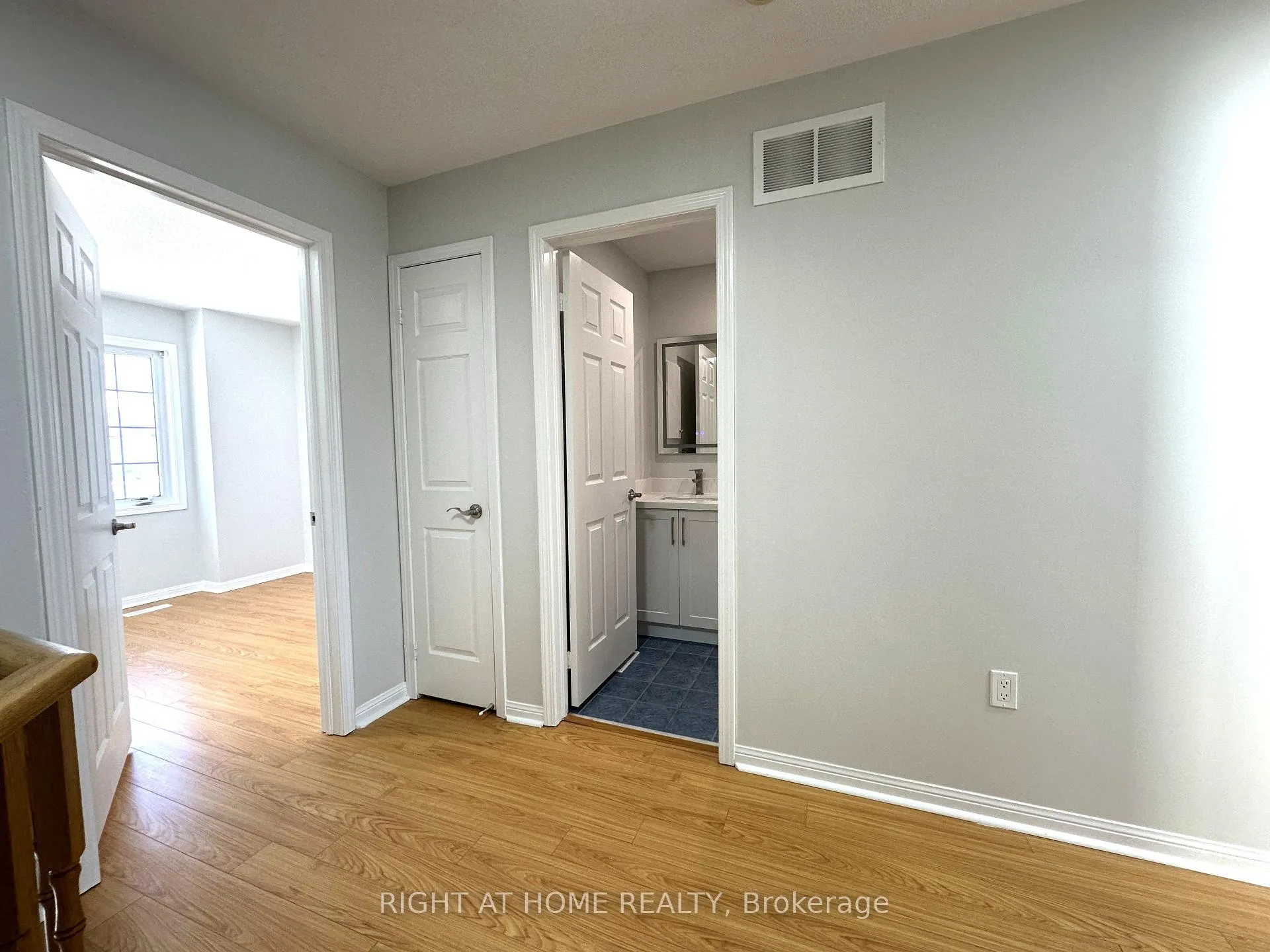Photo 23 of 56 Longueuil Place, Whitby, Pringle Creek — HOMEH