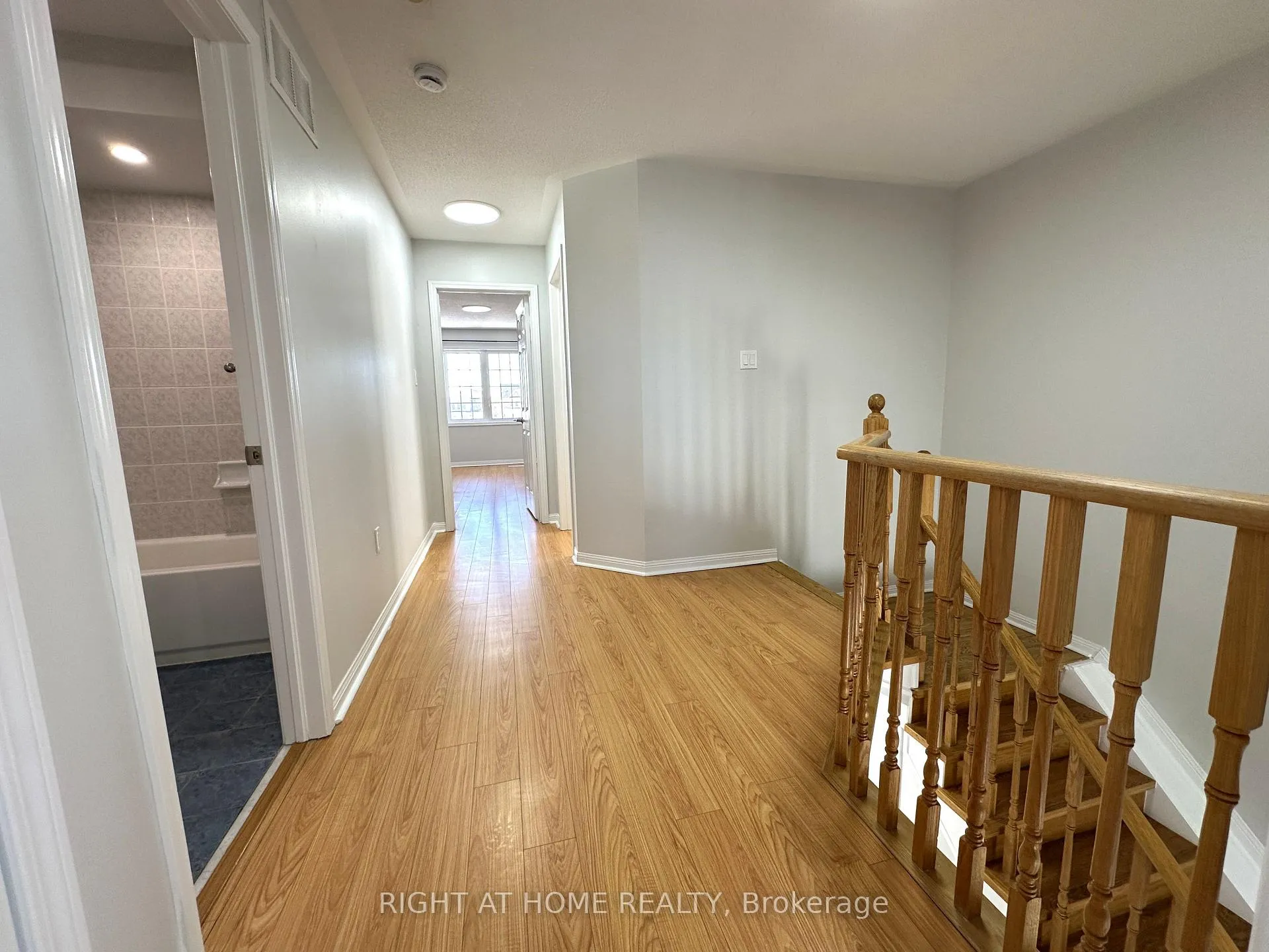 Photo 24 of 56 Longueuil Place, Whitby, Pringle Creek — HOMEH