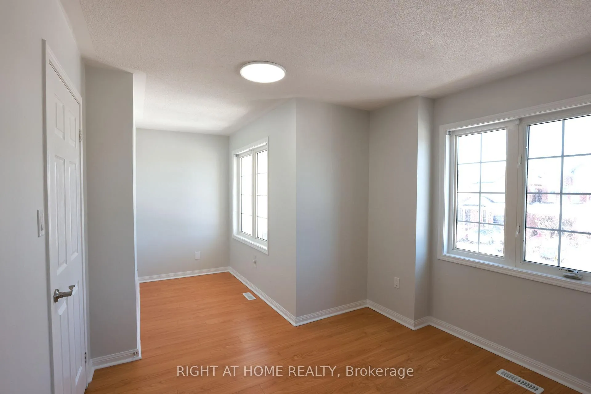 Photo 27 of 56 Longueuil Place, Whitby, Pringle Creek — HOMEH