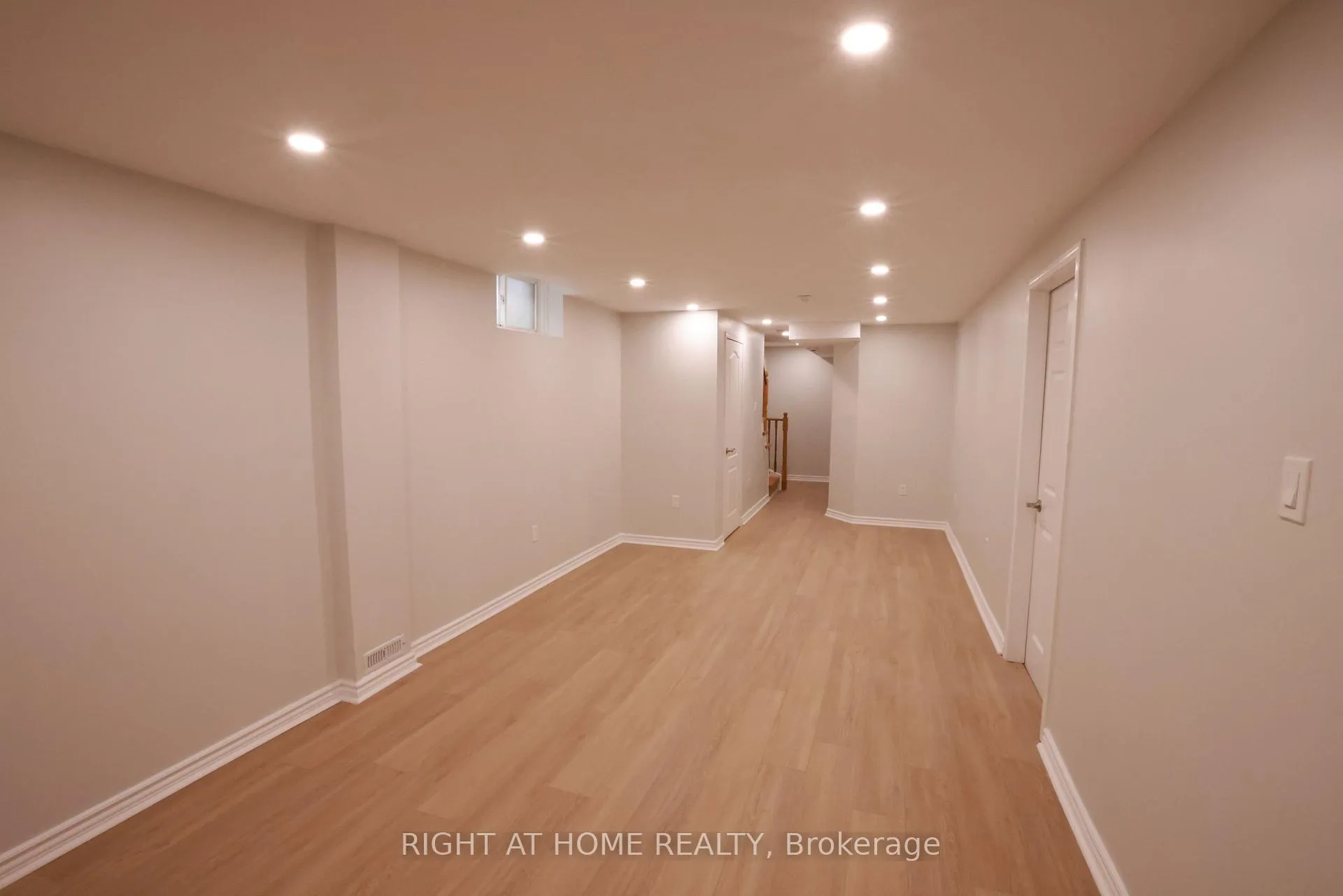 Photo 34 of 56 Longueuil Place, Whitby, Pringle Creek — HOMEH