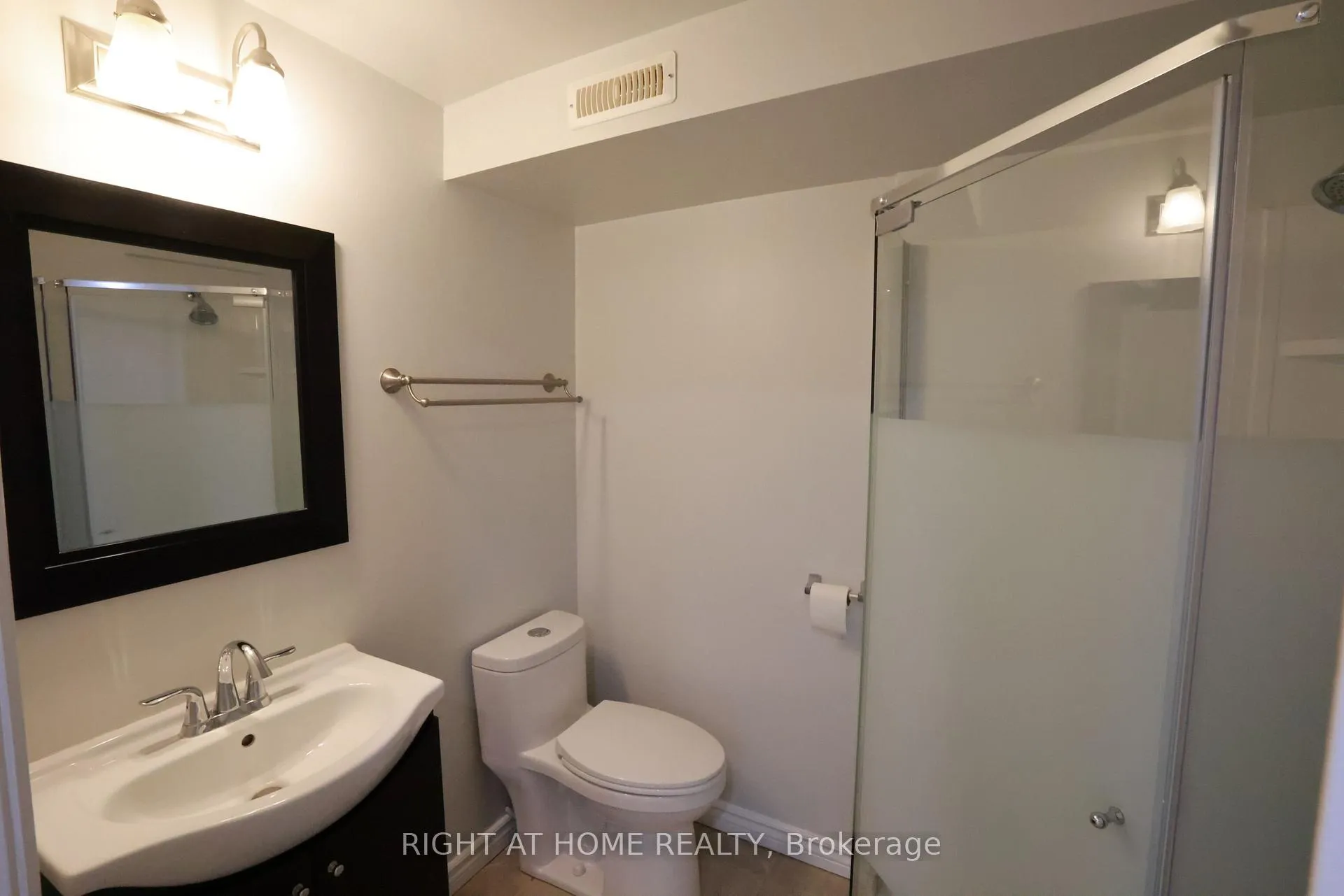 Photo 37 of 56 Longueuil Place, Whitby, Pringle Creek — HOMEH