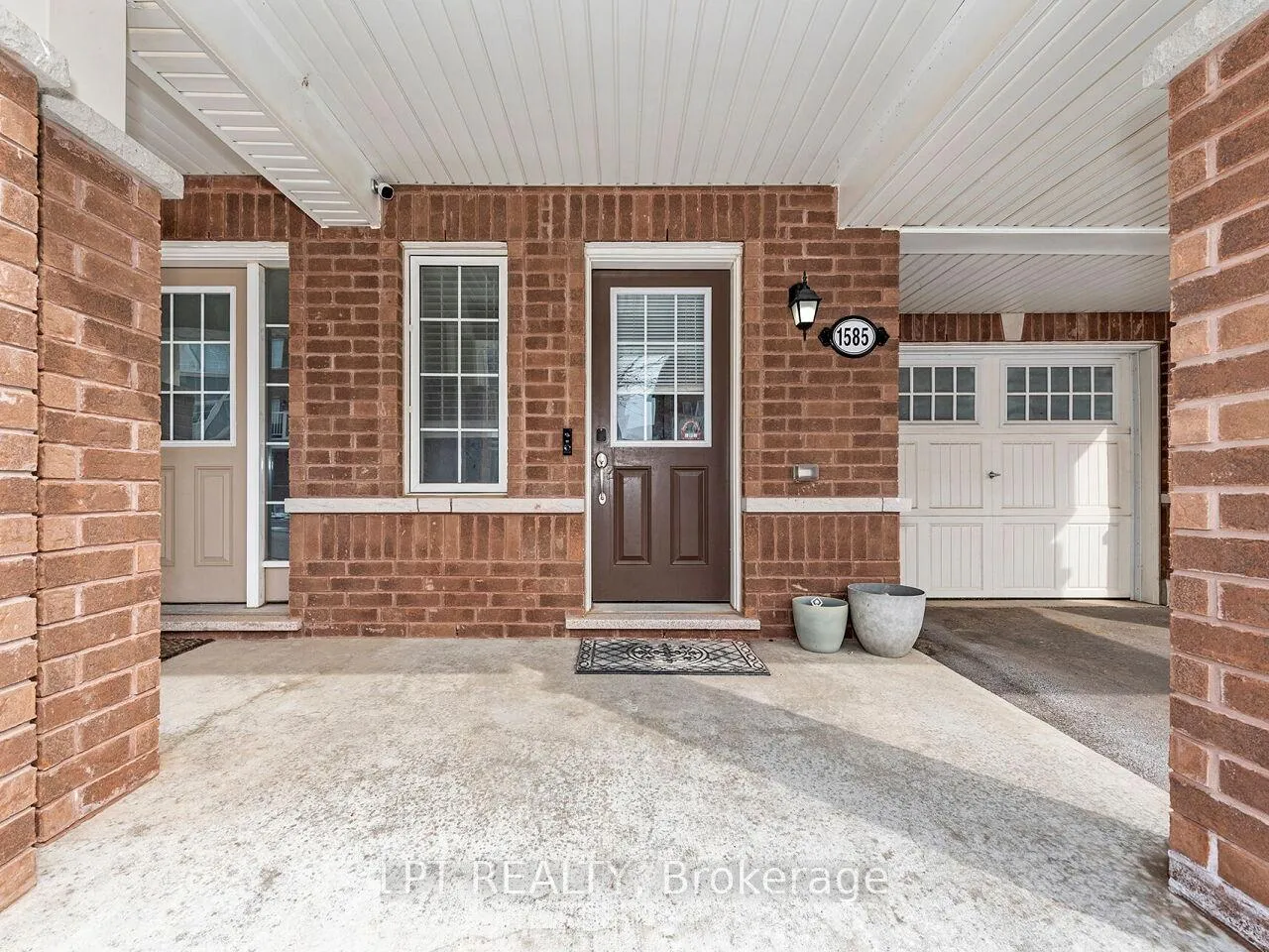 Photo 2 of 1585 Leblanc Court, Milton, Ford — HOMEH