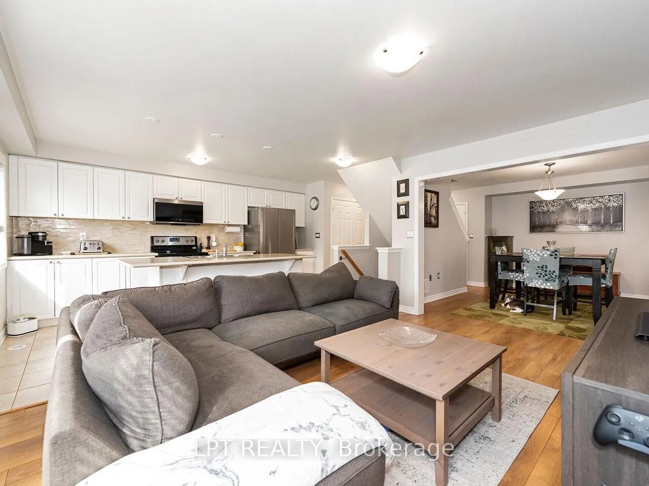 Photo 4 of 1585 Leblanc Court, Milton, Ford — HOMEH