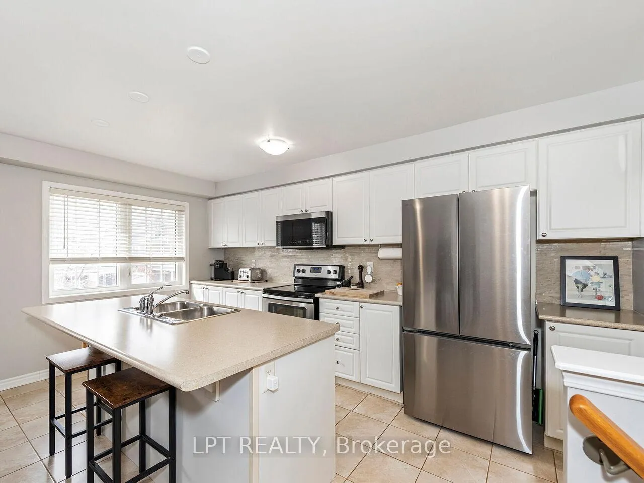 Photo 14 of 1585 Leblanc Court, Milton, Ford — HOMEH