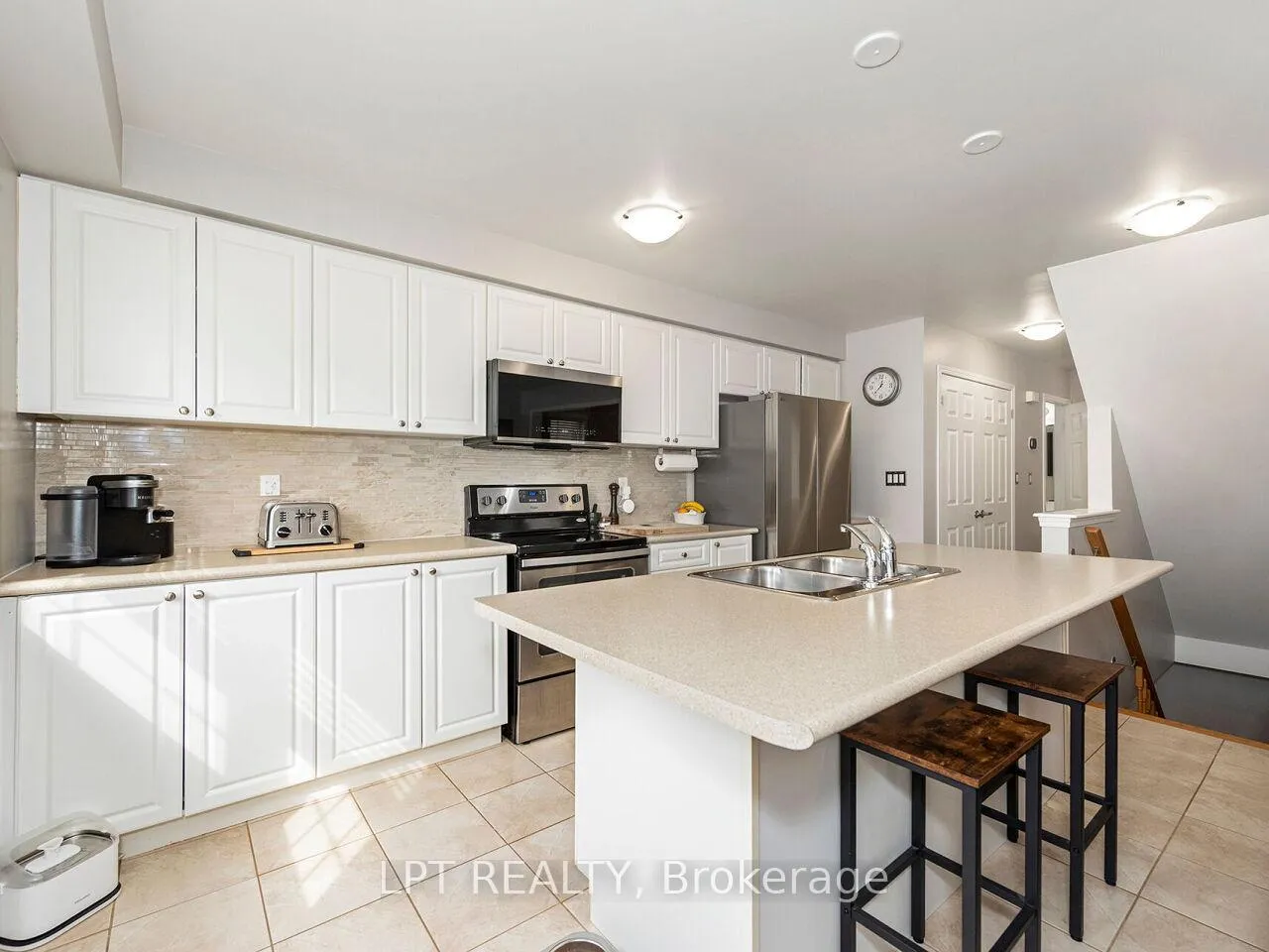 Photo 15 of 1585 Leblanc Court, Milton, Ford — HOMEH