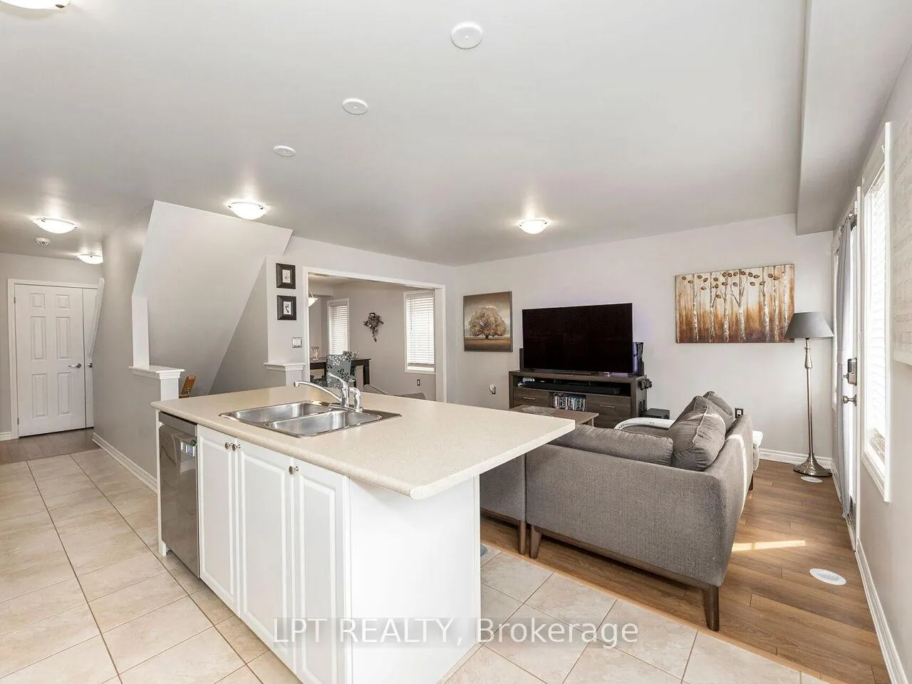 Photo 16 of 1585 Leblanc Court, Milton, Ford — HOMEH