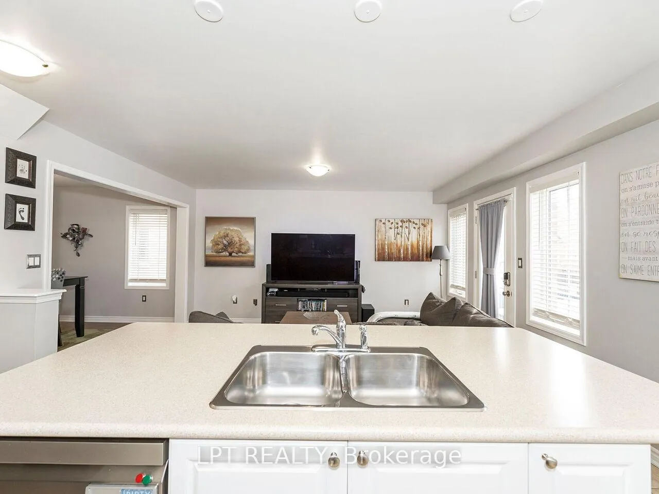 Photo 17 of 1585 Leblanc Court, Milton, Ford — HOMEH