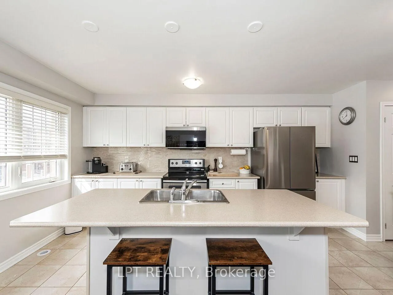 Photo 19 of 1585 Leblanc Court, Milton, Ford — HOMEH
