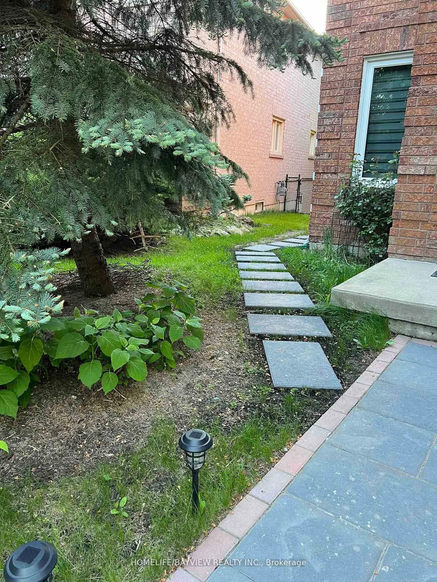 Photo 2 of Unit Lower, 136 Pinnacle Trail, Aurora, Bayview Wellington — HOMEH