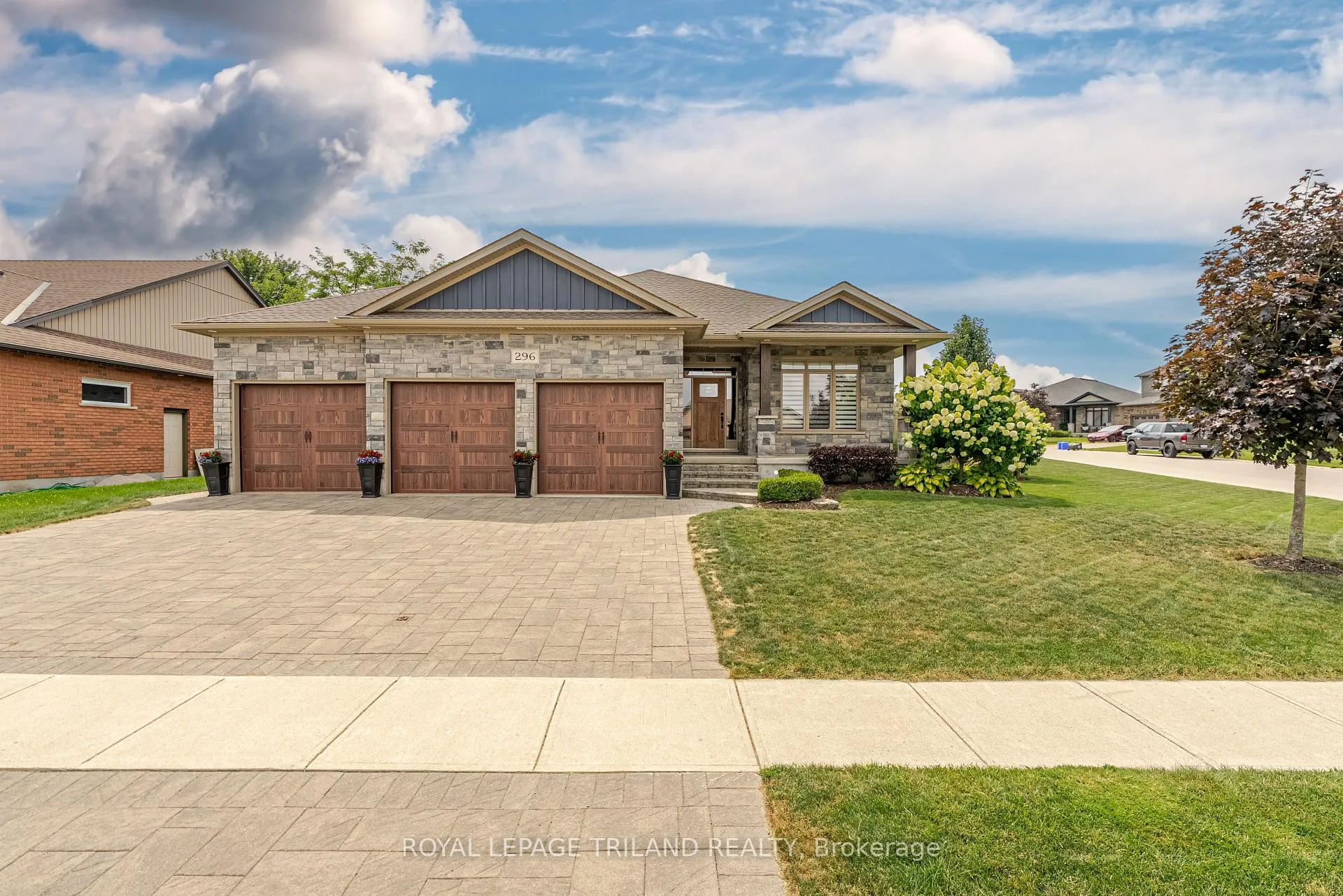 Photo 2 of 296 Dufferin Street, Central Elgin, Belmont — HOMEH