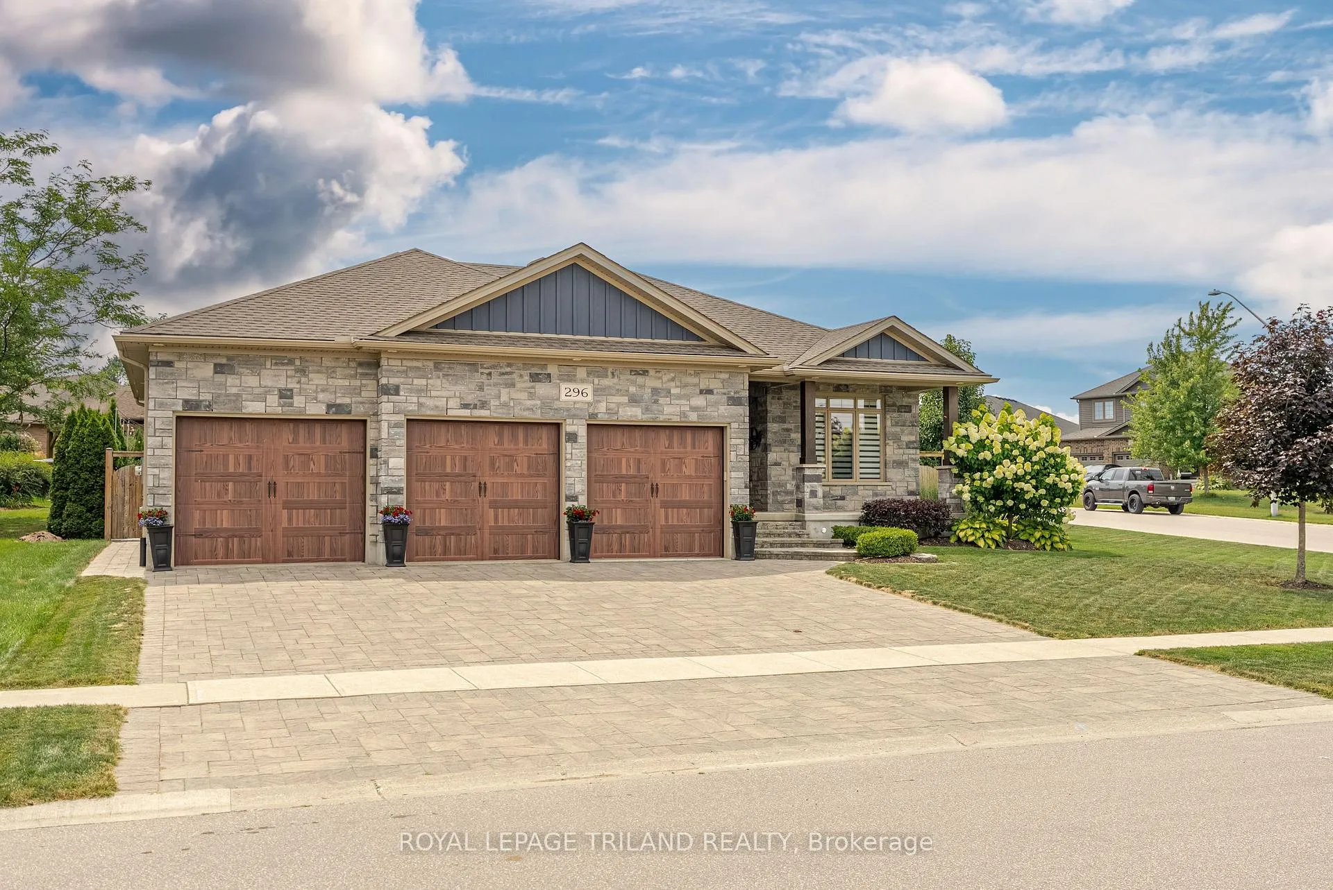 Photo 3 of 296 Dufferin Street, Central Elgin, Belmont — HOMEH